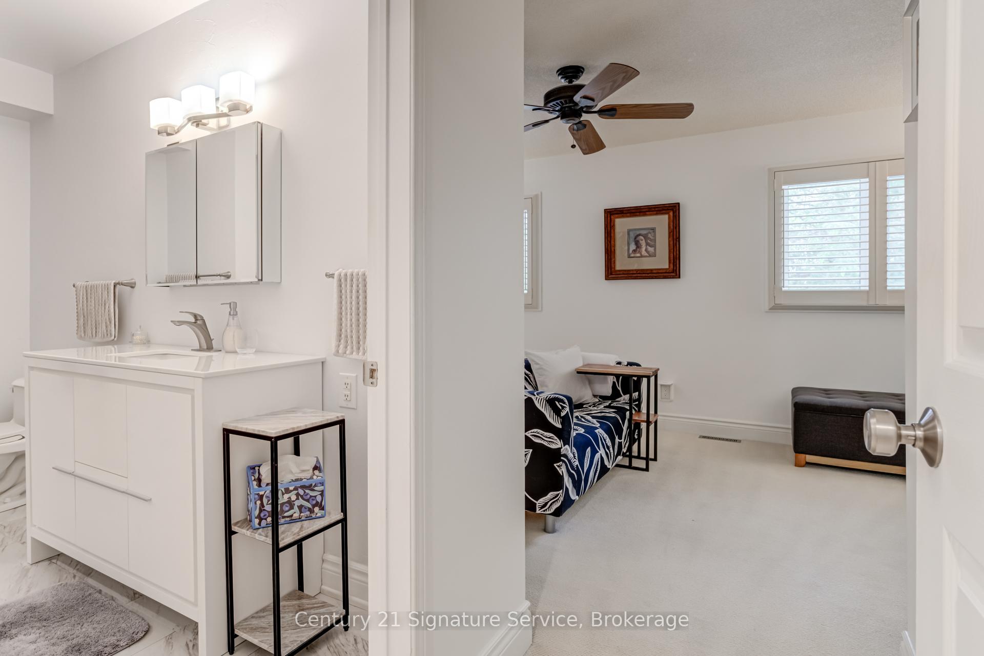 3 Bedrooms Condo at 2230 Walkers, Burlington For sale
