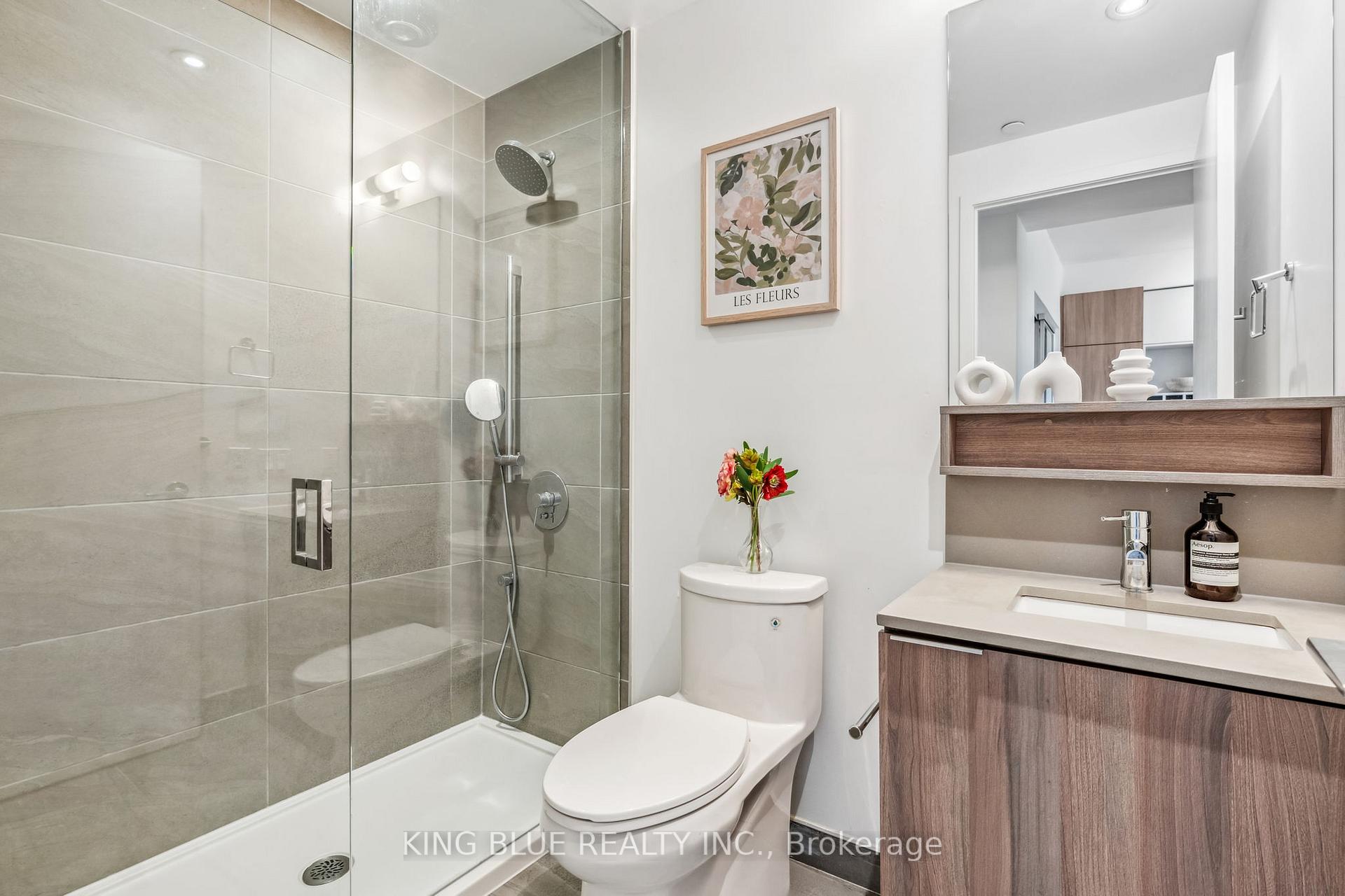 2 Bedrooms Condo at 950 Portage, Vaughan For sale