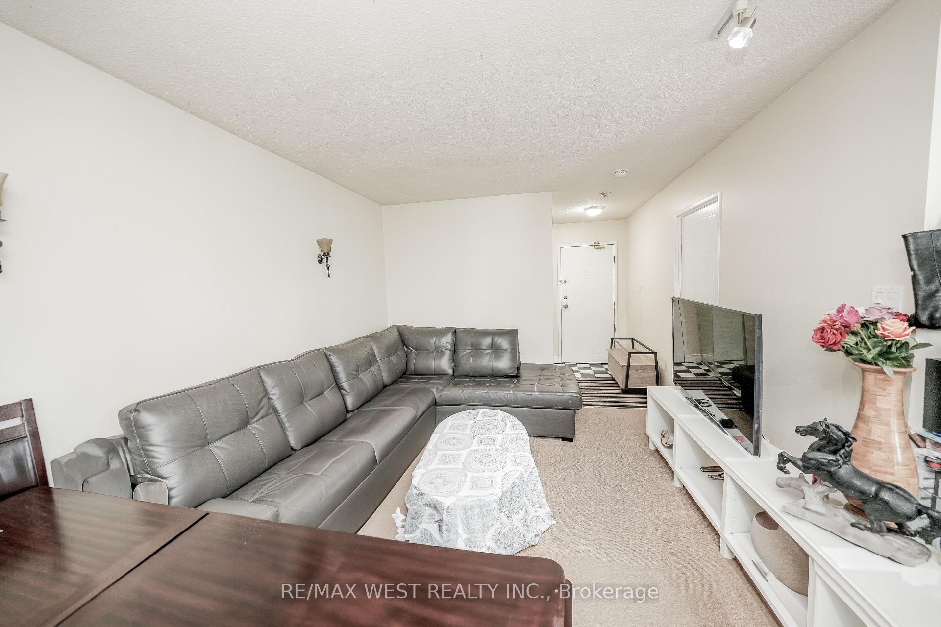2 Bedrooms Condo at 1470 Midland, Toronto For sale