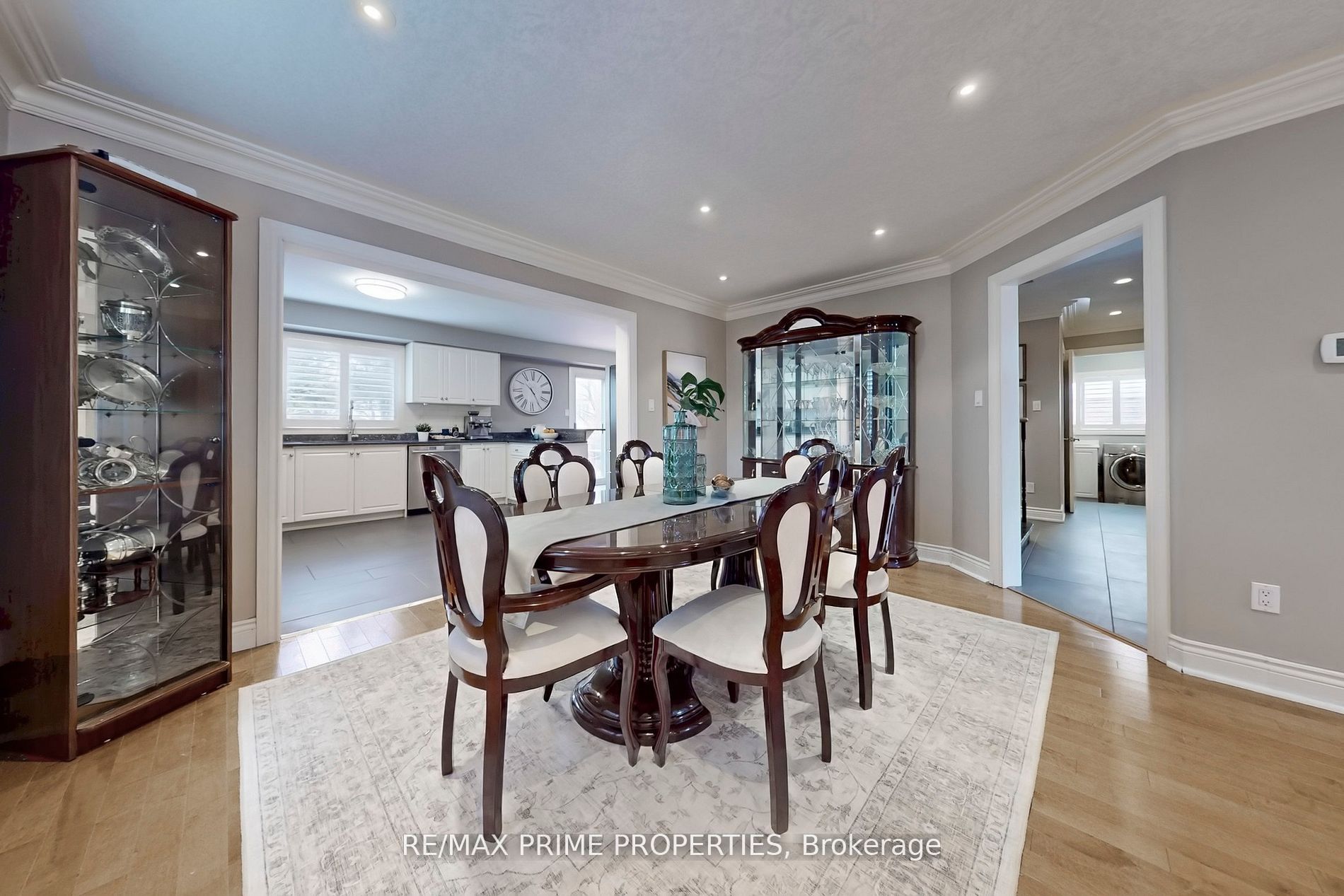 32 KENNETT Drive