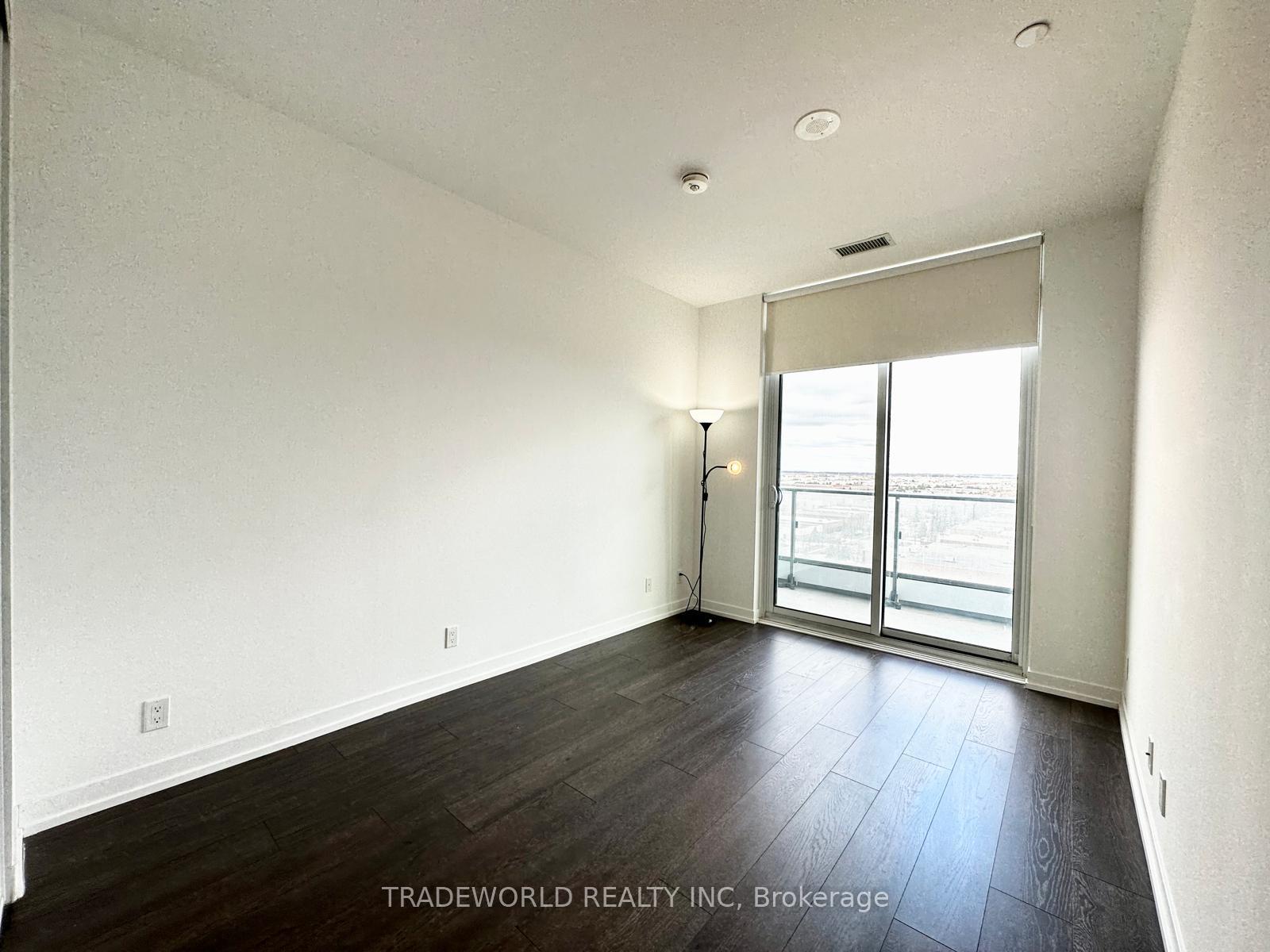 3 Bedrooms Condo at 898 Portage,  Vaughan For sale