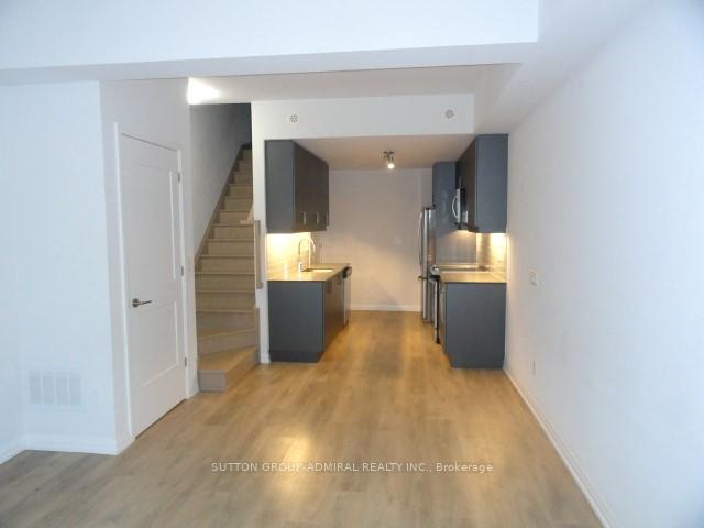 3 Bedrooms Condo at 1010 Portage,  Vaughan For sale