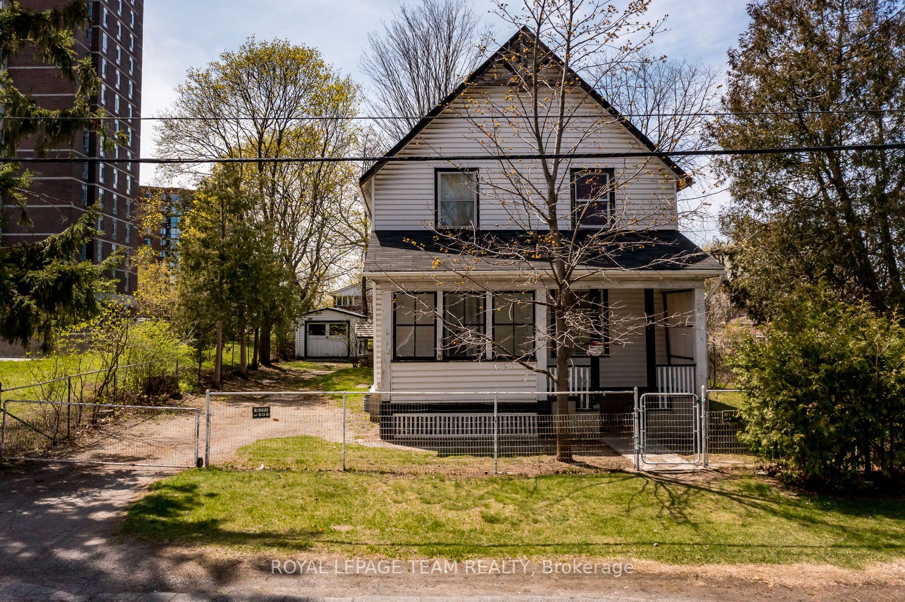 830 HIGH Street, BritanniaHeightsQueenswayTerraceNandArea, ON K2B 6C4