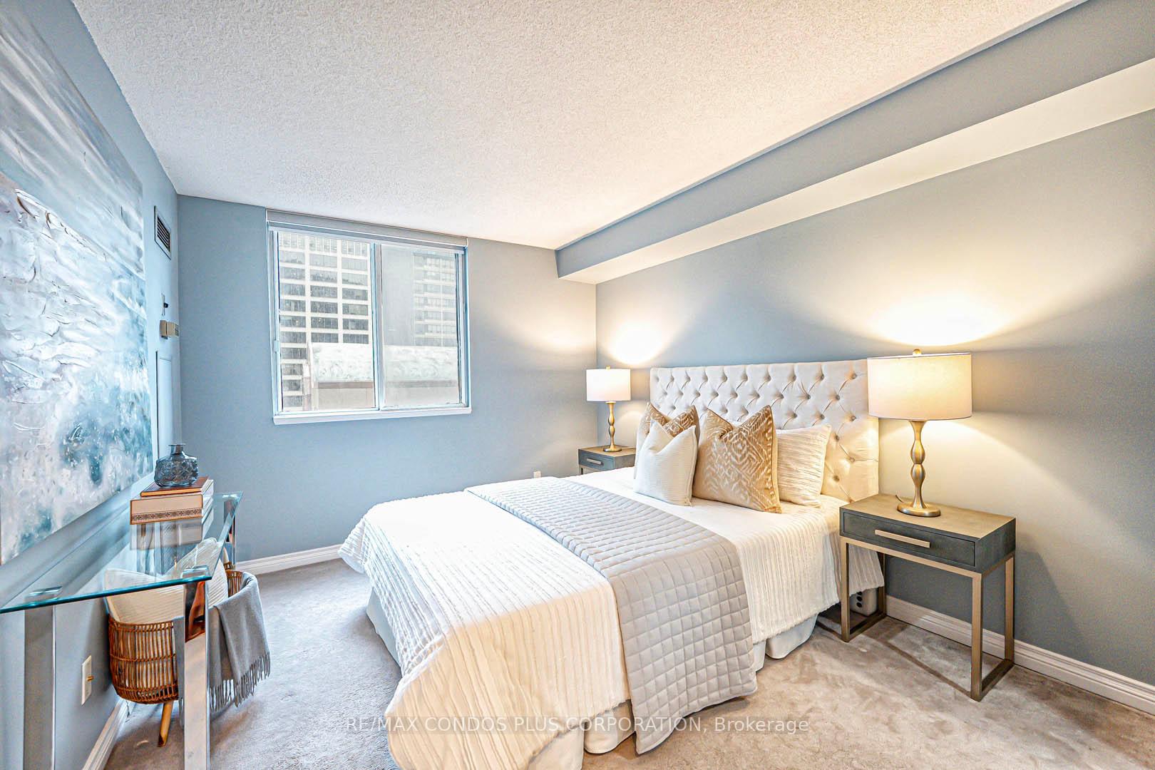 2 Bedrooms Condo at 736 Bay, Toronto For sale