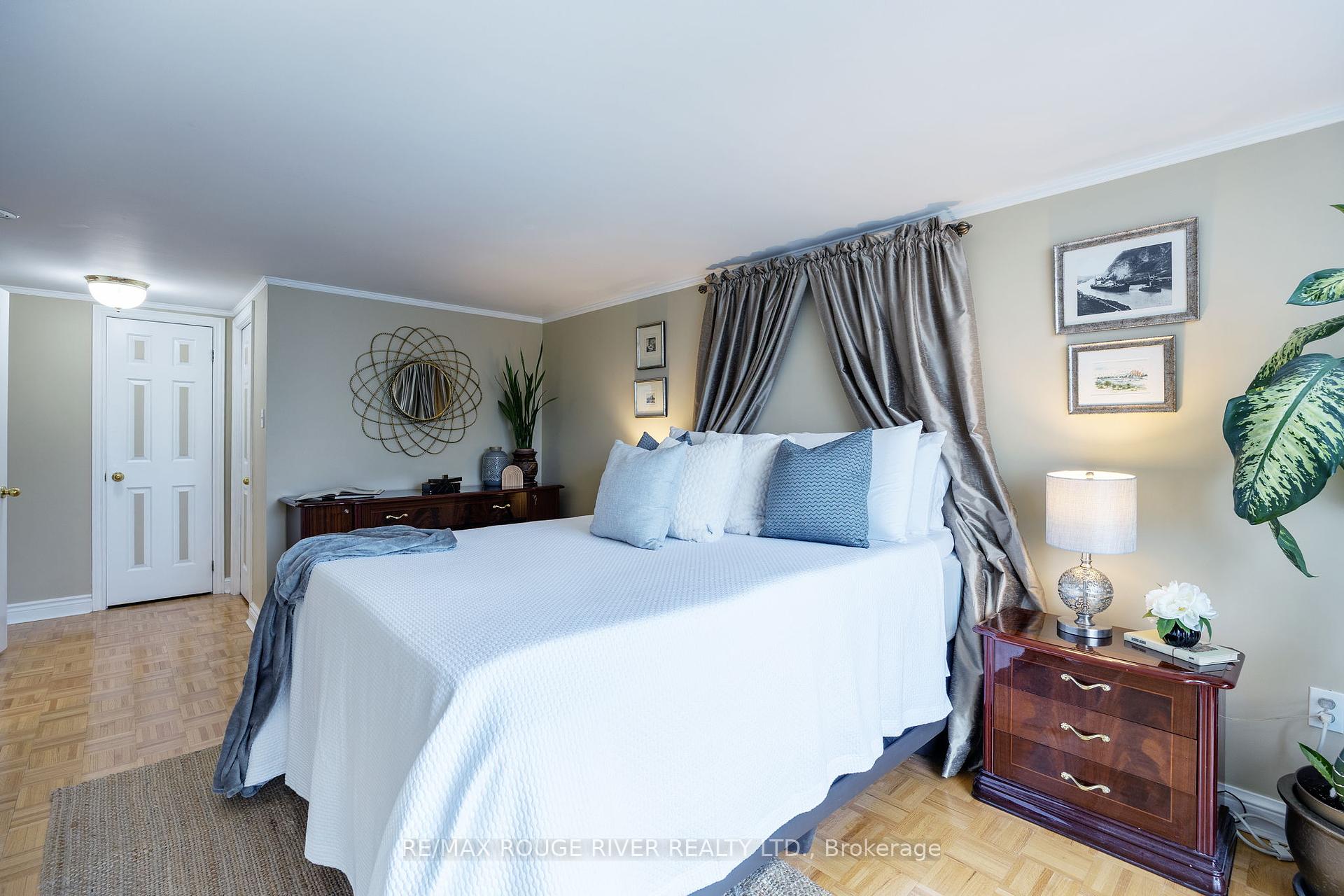 3 Bedrooms Condo at 101 Subway, Toronto For sale