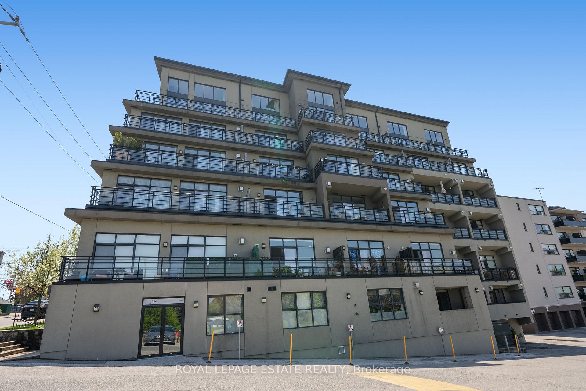 2 Bedrooms Condo at 160 Fallingbrook, Toronto For sale