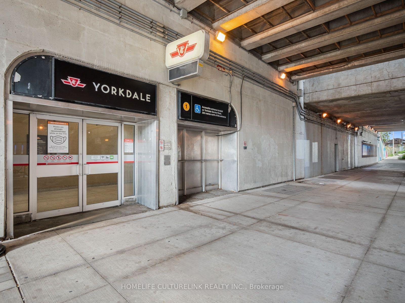 2 Bedrooms Condo at 160 Flemington, Toronto For sale