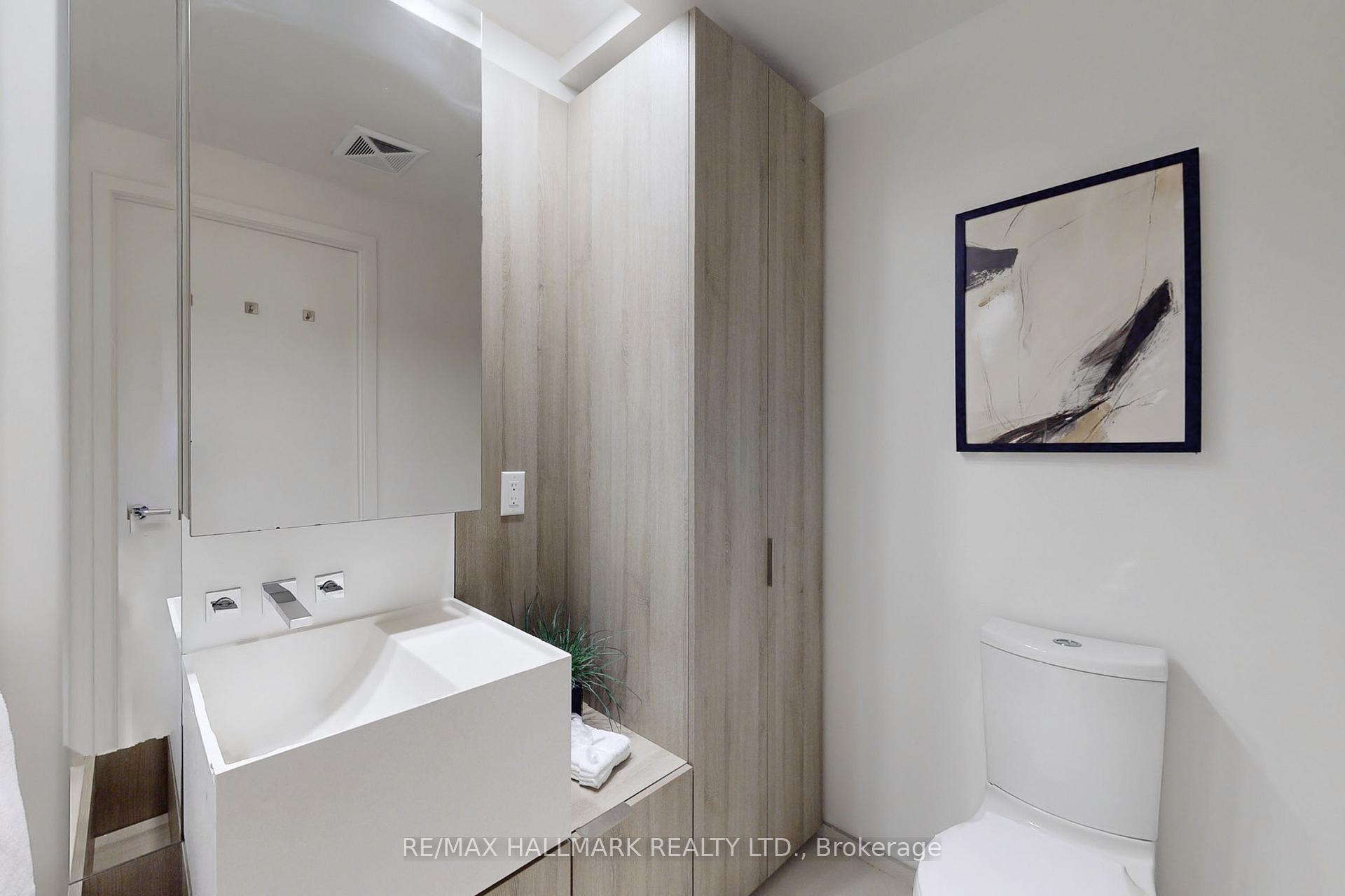 3 Bedrooms Condo at 1 Bloor,  Toronto For sale
