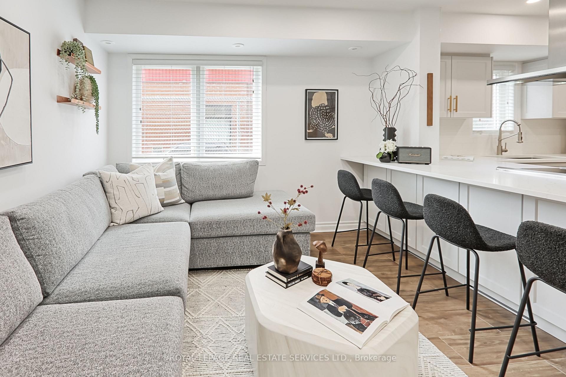 4 Bedrooms Condo at 40 Merchant, Toronto For sale