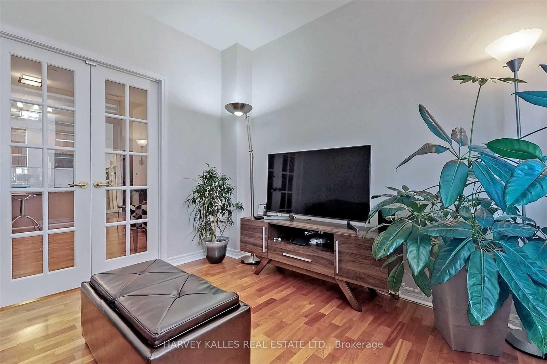 980 Yonge Street 214