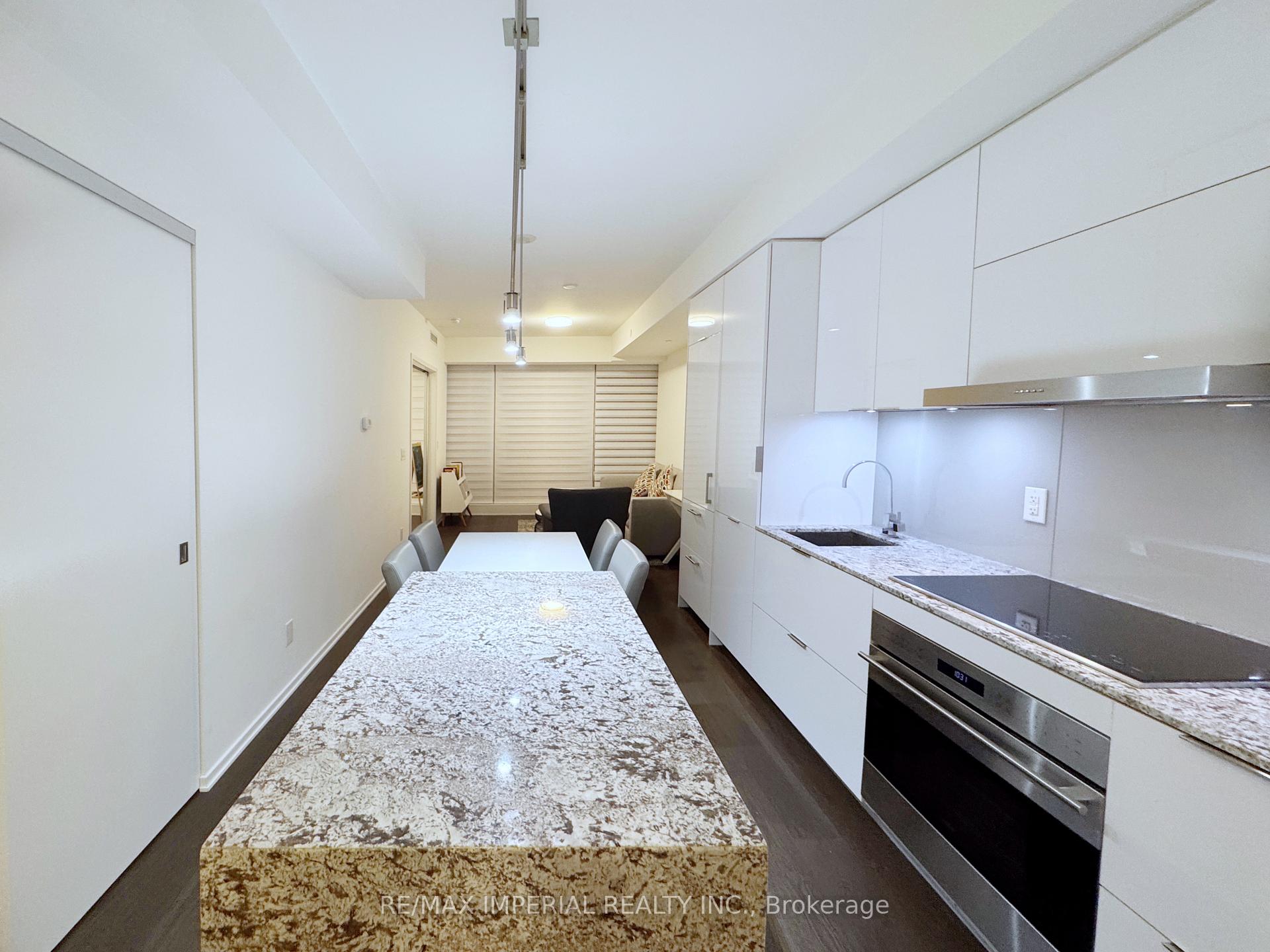 2 Bedrooms Condo at 1 Bloor, Toronto For sale