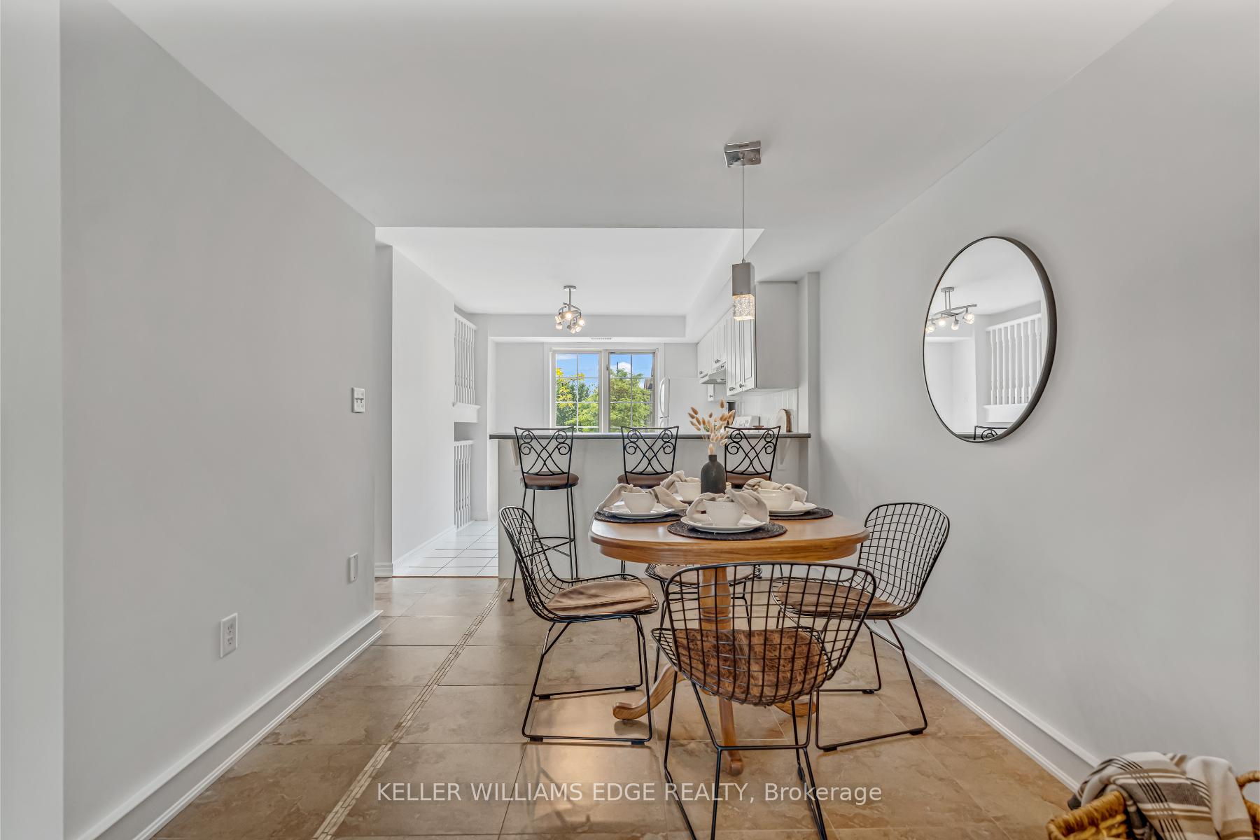 2 Bedrooms Condo at 4045 Upper Middle, Burlington For sale