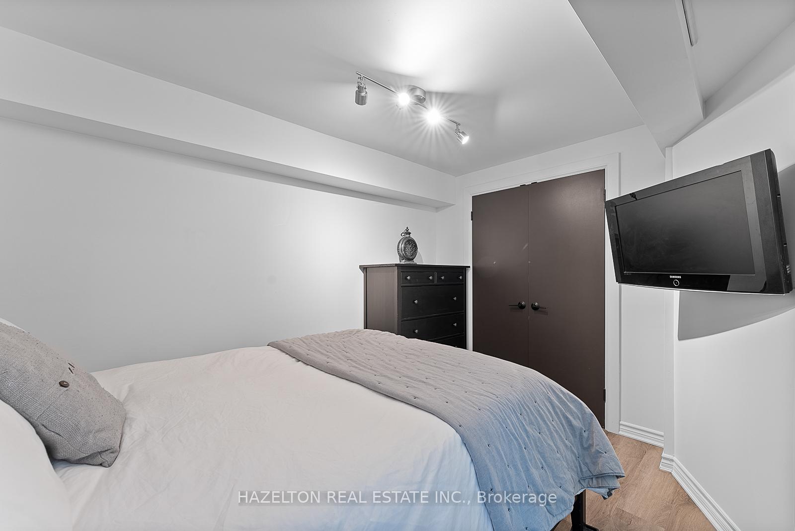3 Bedrooms Condo at 9 Clarendon, Toronto For sale