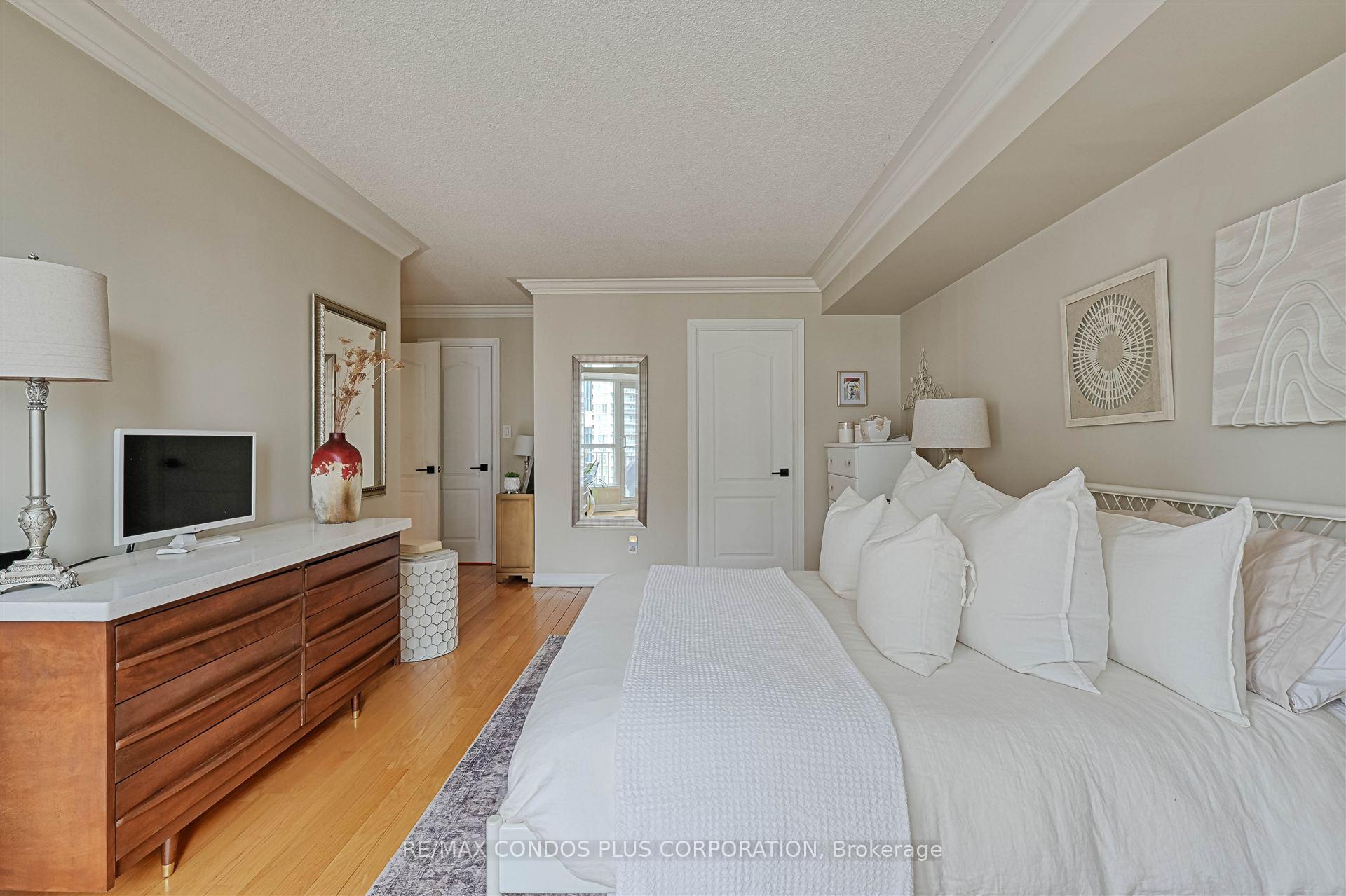 2 Bedrooms Condo at 2111 Lake Shore,  Toronto For sale