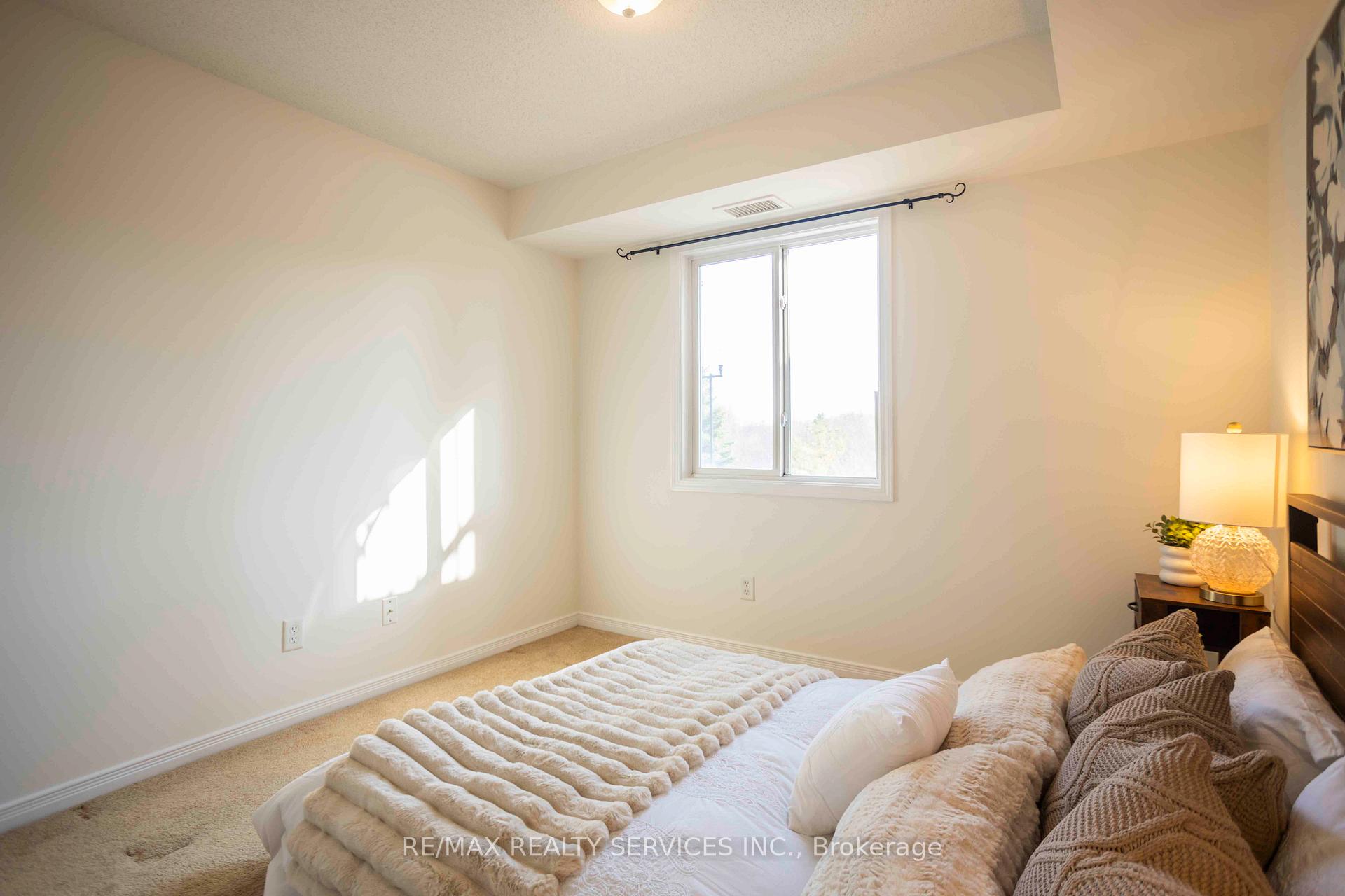 3 Bedrooms Condo at 684 Warden, Toronto For sale