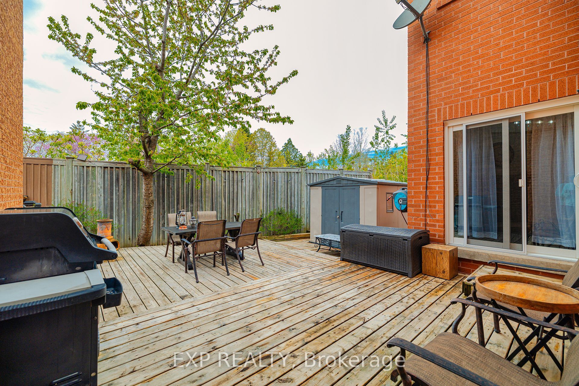 172 Queen Street W