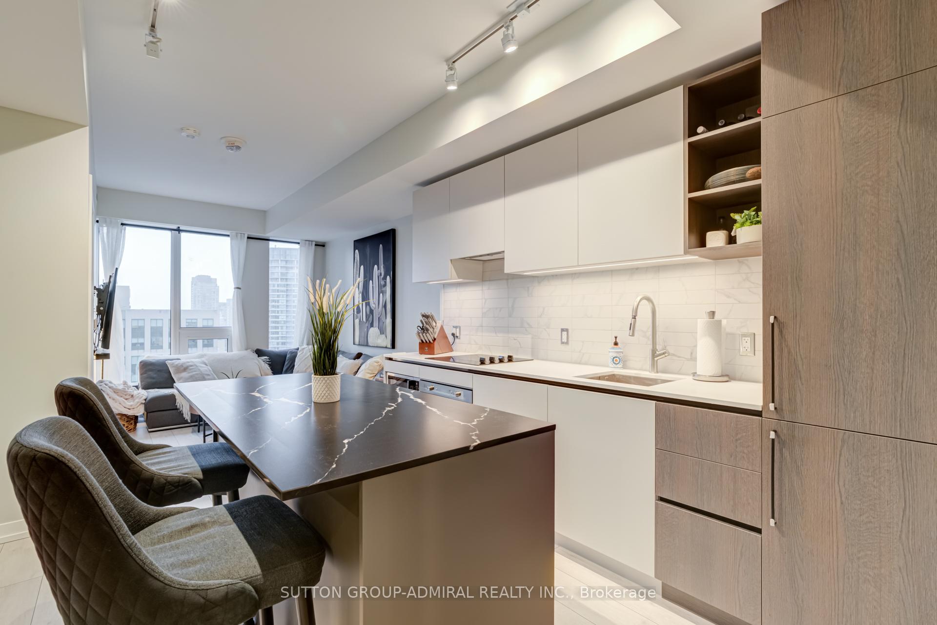 2 Bedrooms Condo at 55 Mercer,  Toronto For sale