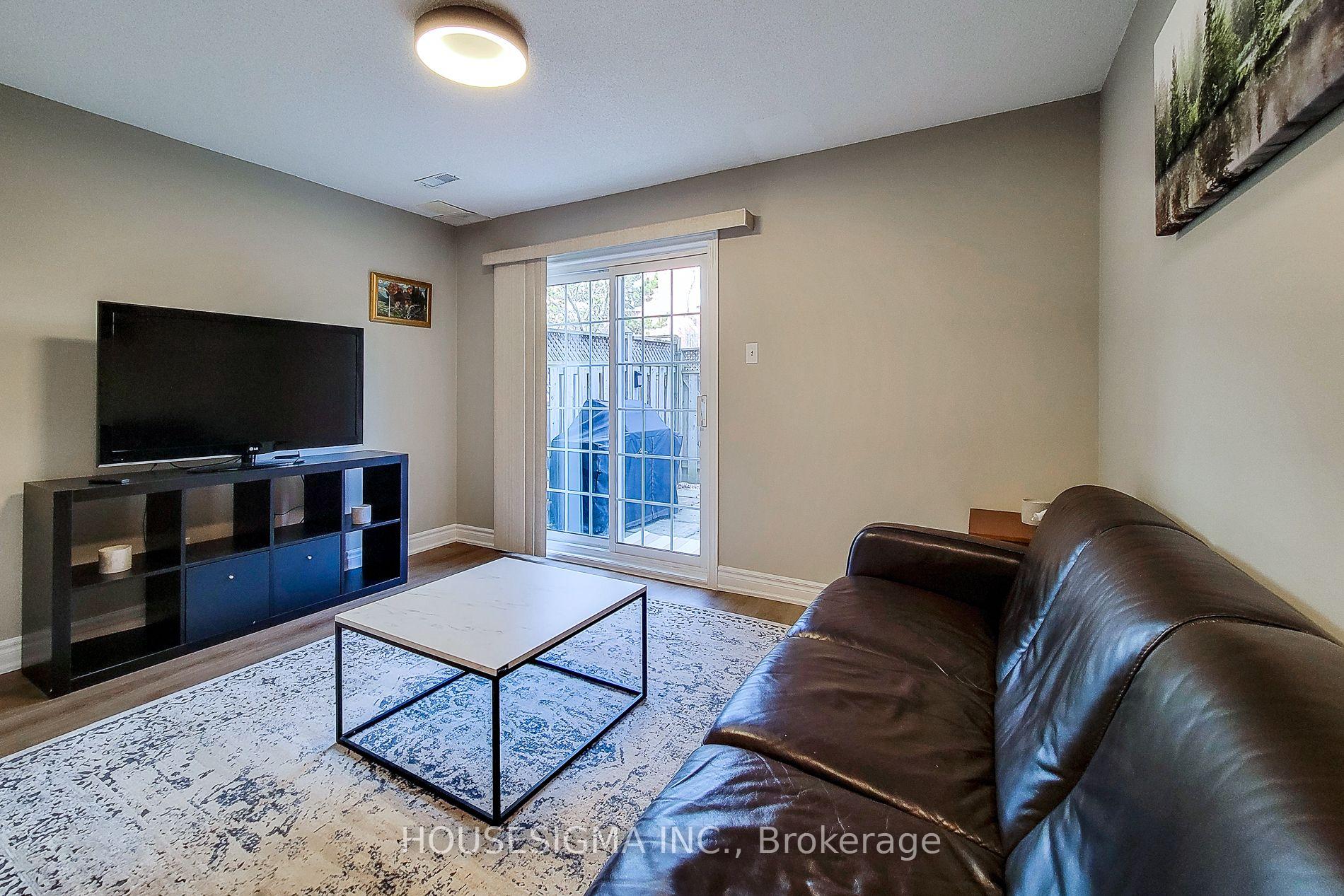 2 Bedrooms Condo at 3480 Upper Middle, Burlington For sale