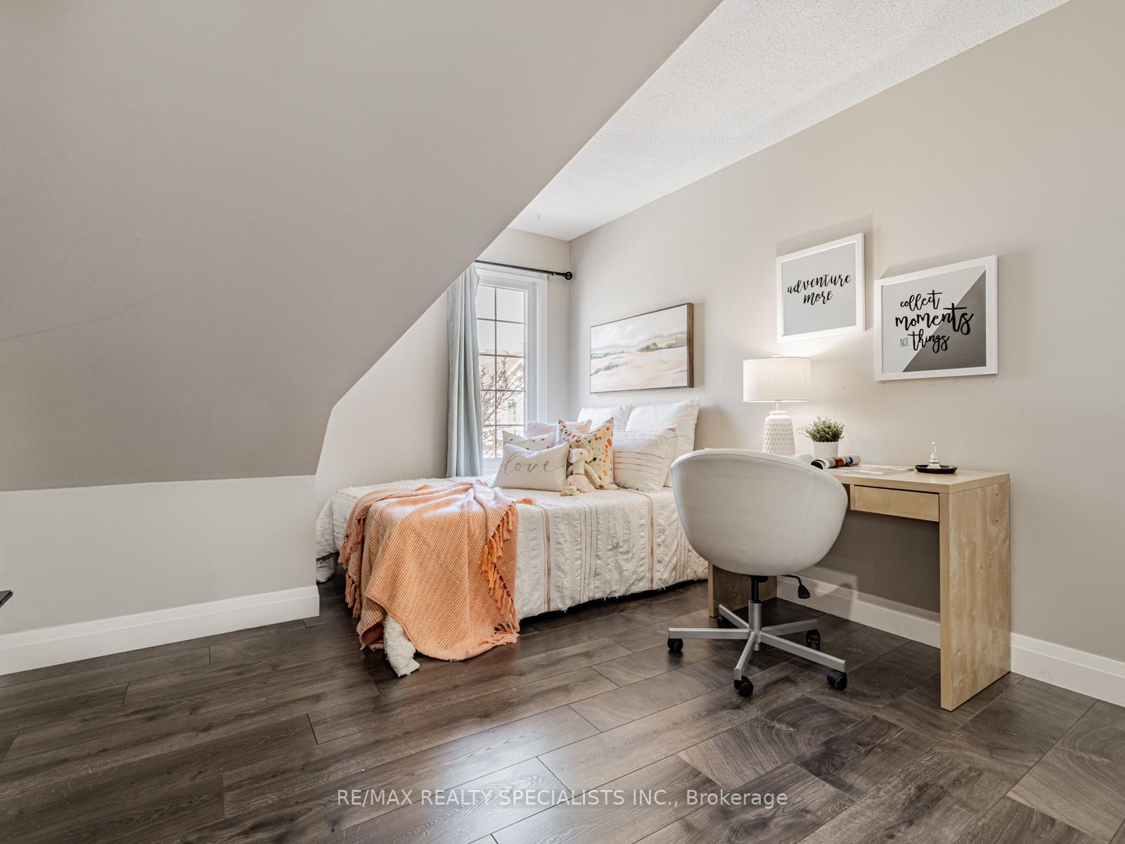2 Bedrooms Condo at 2055 WALKERS, Burlington For sale