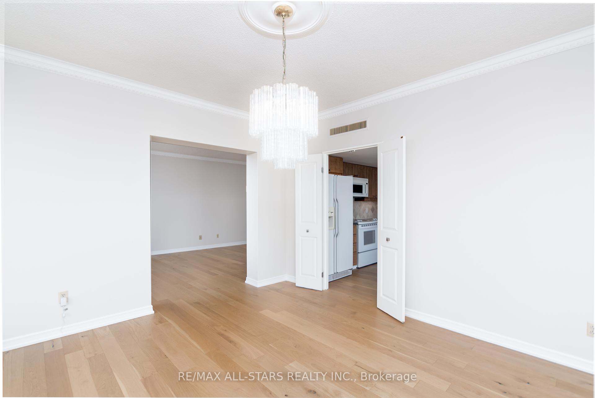 1 Bedroom Condo at 55 Harbour, Toronto For sale