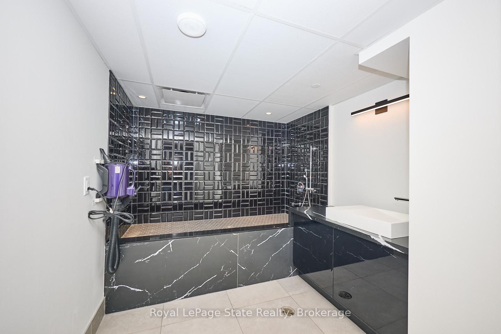 1 Bedroom Condo at 600 North Service, Hamilton For sale