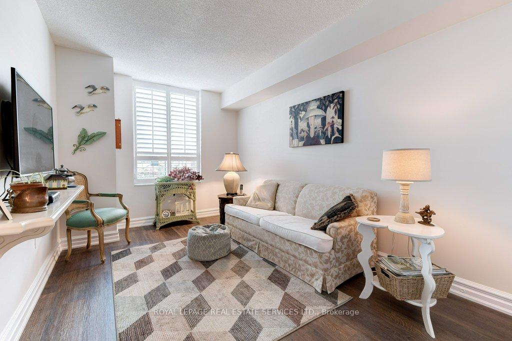 2 Bedrooms Condo at 221 Robinson,  Oakville For sale