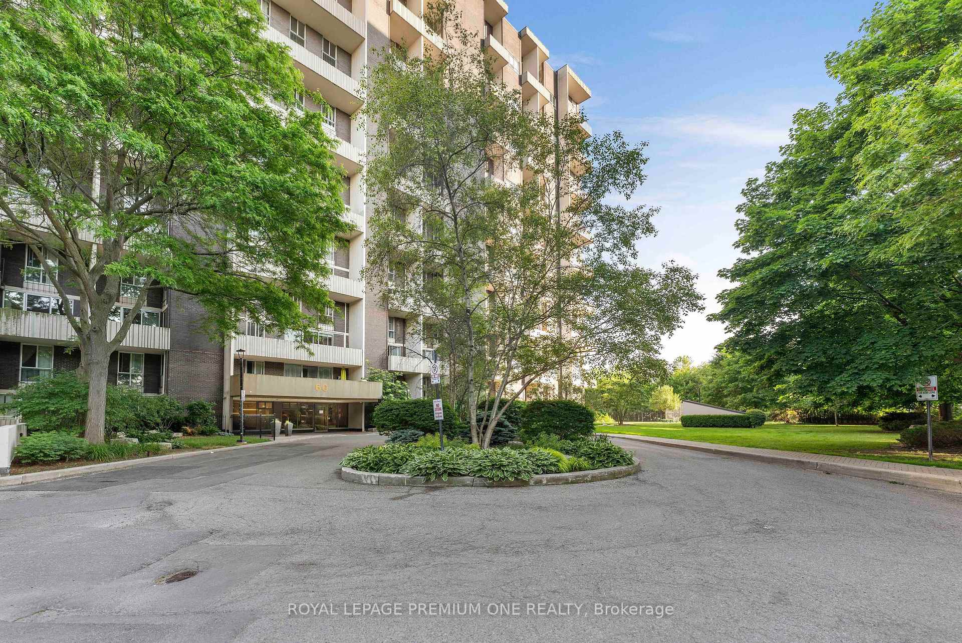 3 Bedrooms Condo at 60 Southport, Toronto For sale