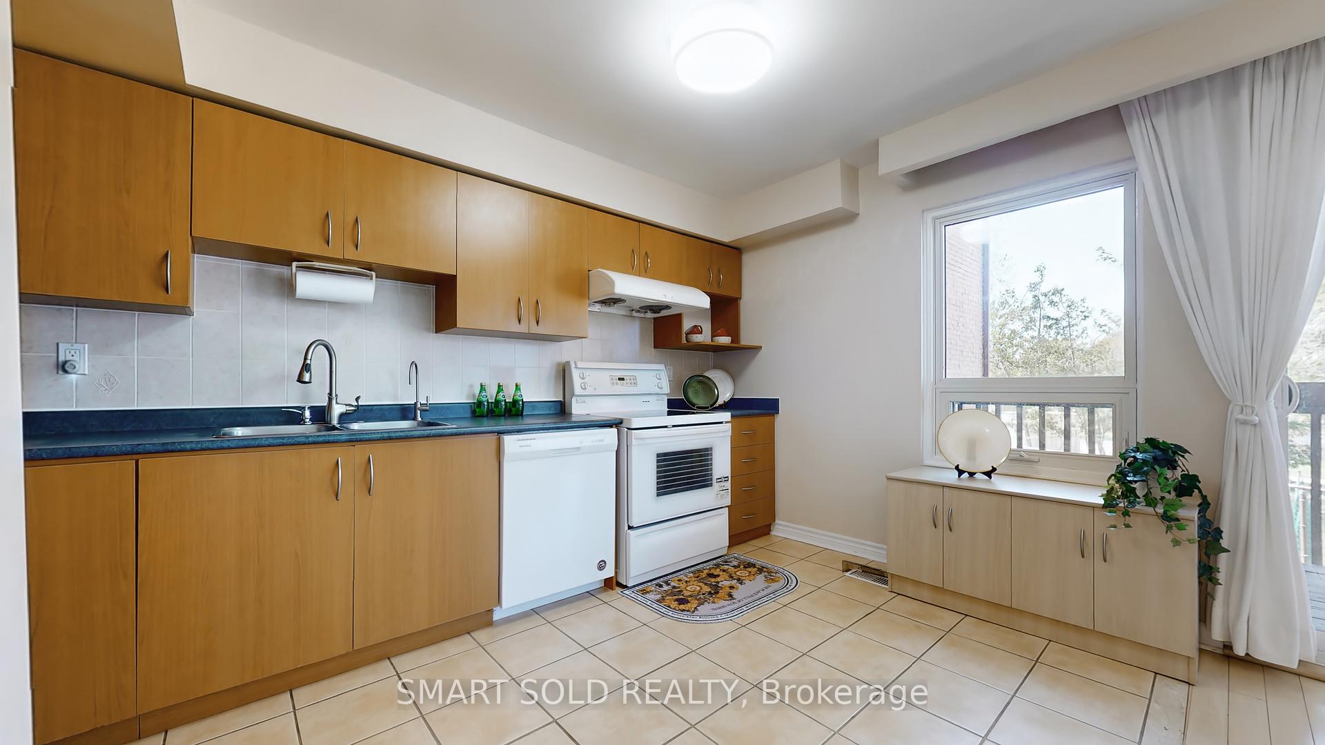 3 Bedrooms Condo at 2606 Midland, Toronto For sale