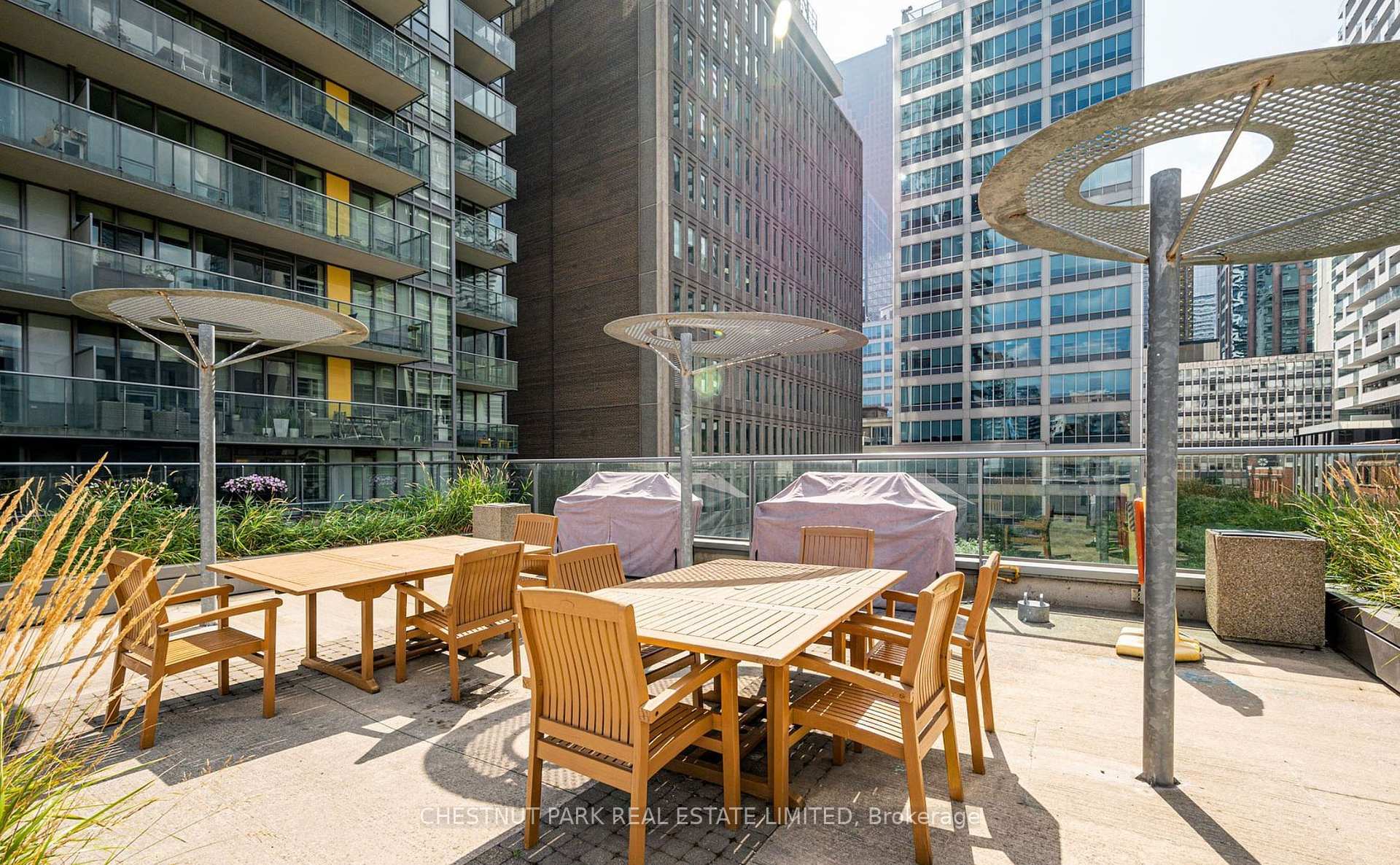 2 Bedrooms Condo at 33 Lombard, Toronto For sale