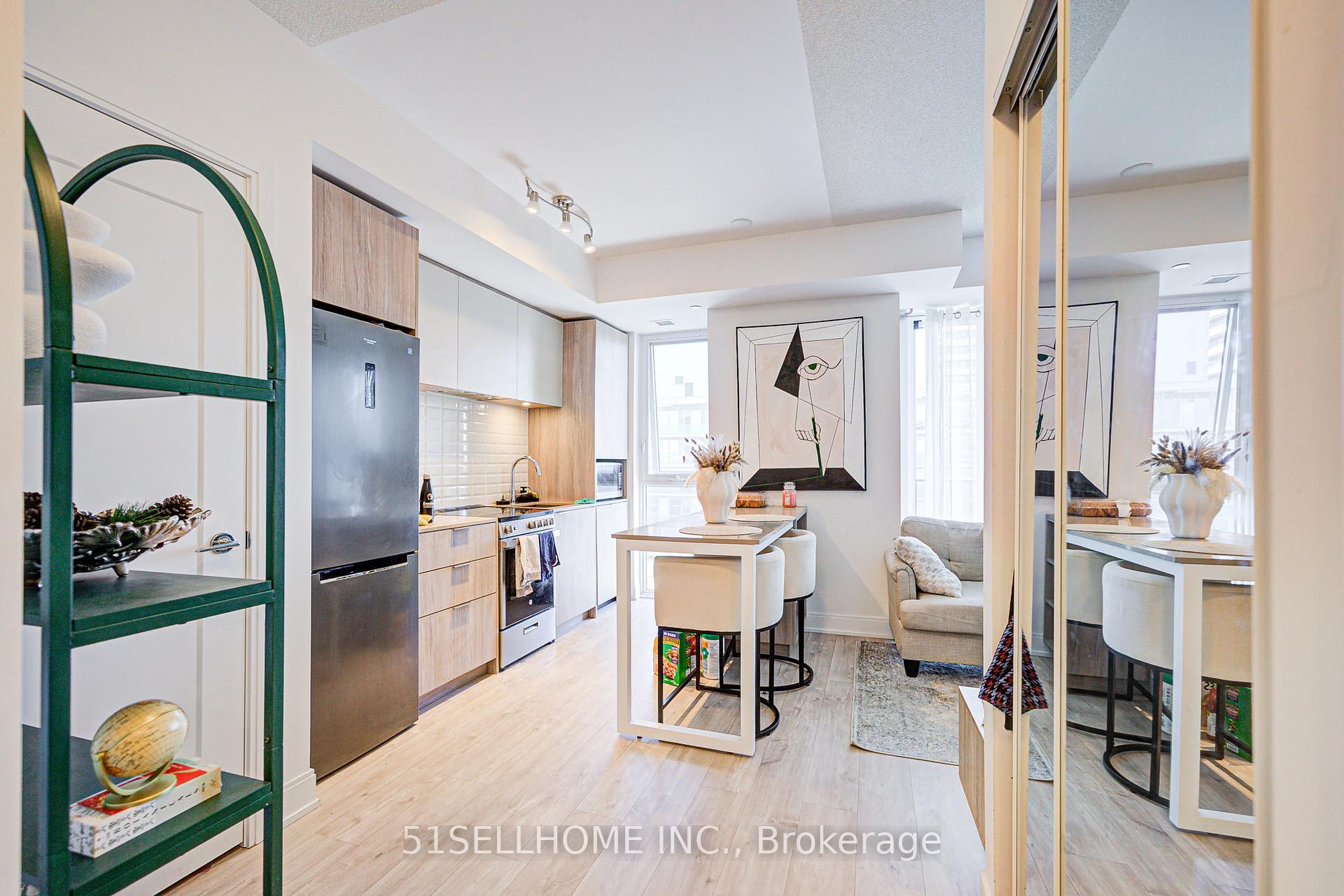 2 Bedrooms Condo at 70 Annie Craig, Toronto For sale