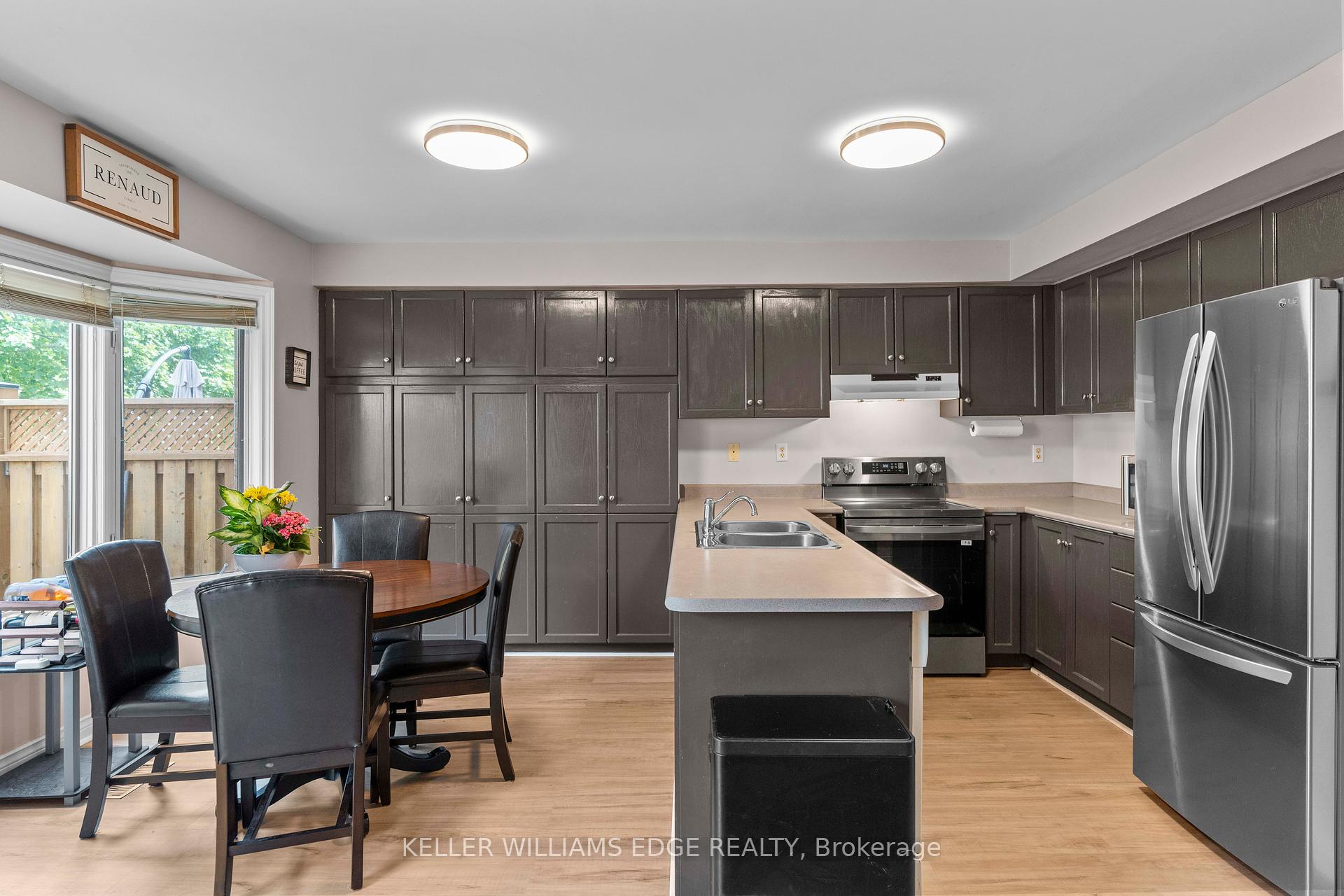 3 Bedrooms Condo at 320 Hamilton, Hamilton For sale