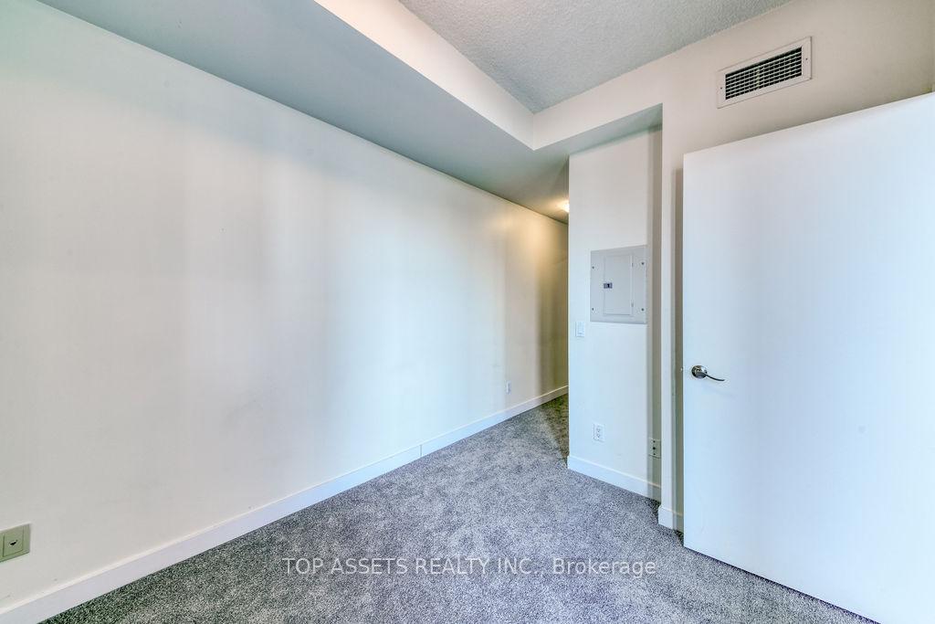 3 Bedrooms Condo at 770 Bay, Toronto For sale