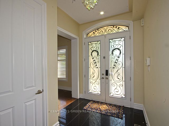 15 Interlacken Drive, Brampton, ON L6X 0Y1