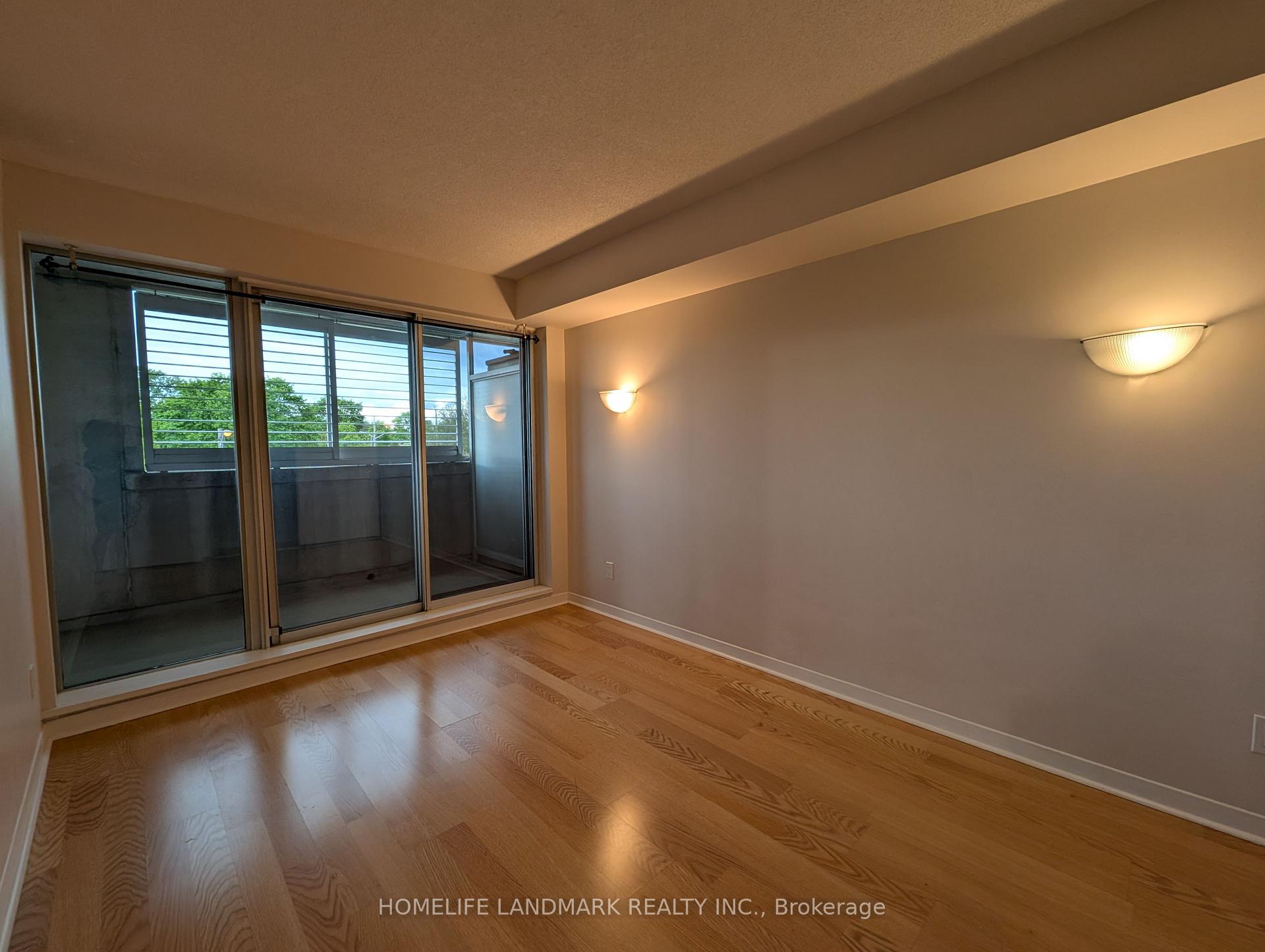 2 Bedrooms Condo at 1050 The Queensway, Toronto For sale
