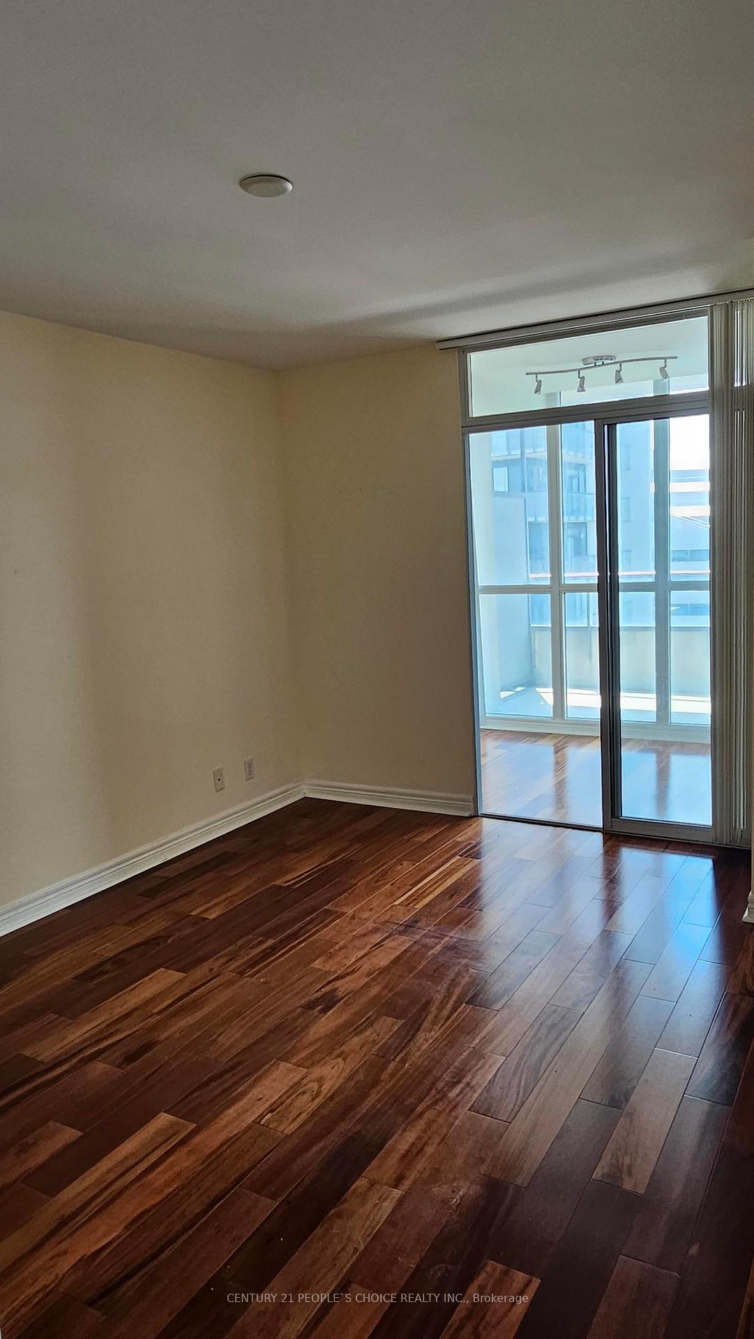 2 Bedrooms Condo at 23 Hollywood, Toronto For sale