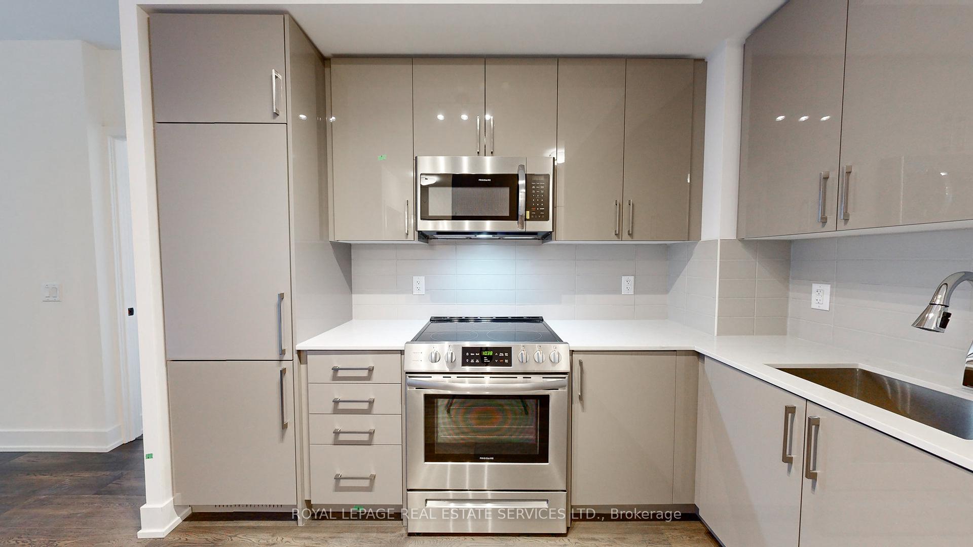 2 Bedrooms Condo at 2450 Old Bronte, Oakville For sale