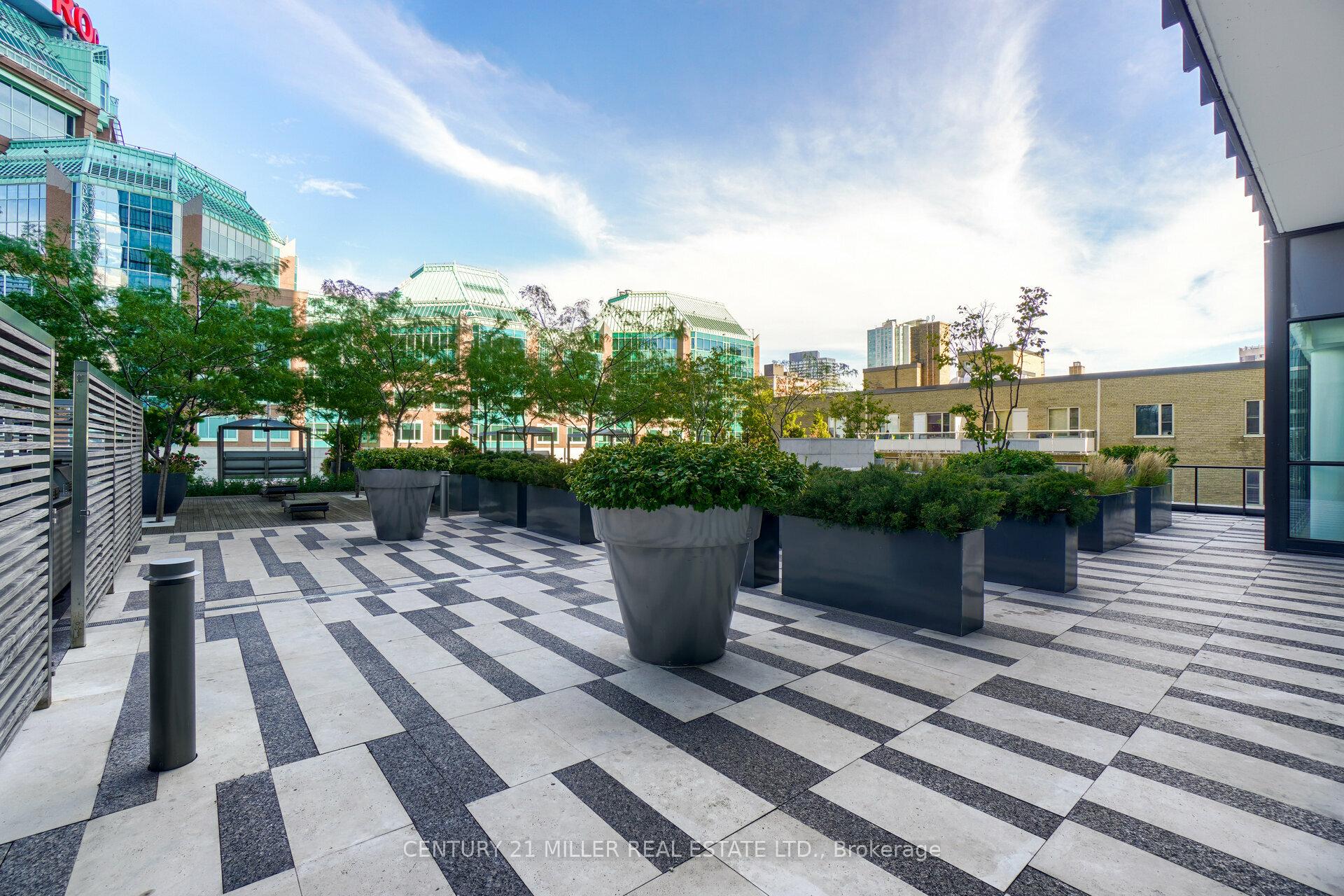 2 Bedrooms Condo at 101 Charles, Toronto For sale