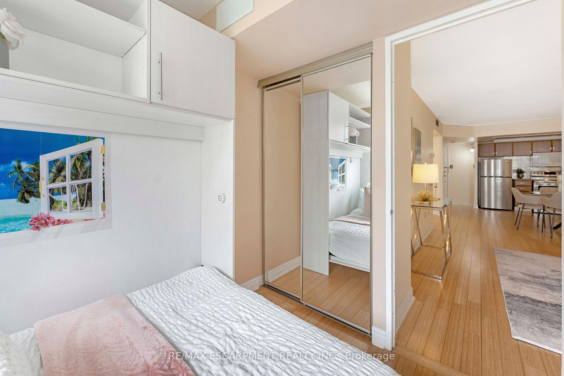 3 Bedrooms Condo at 65 Scadding, Toronto For sale
