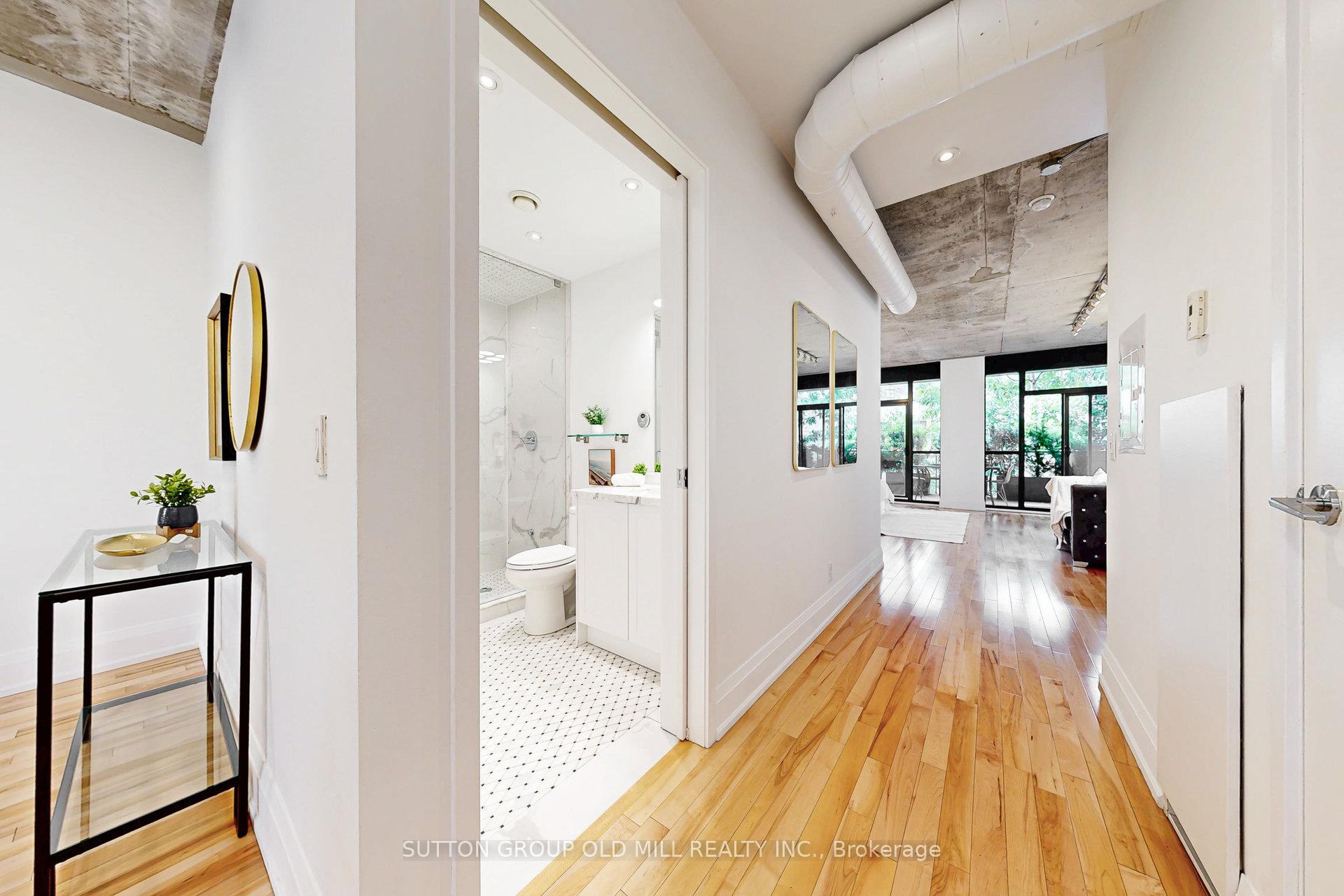 2 Bedrooms Condo at 62 Niagara, Toronto For sale