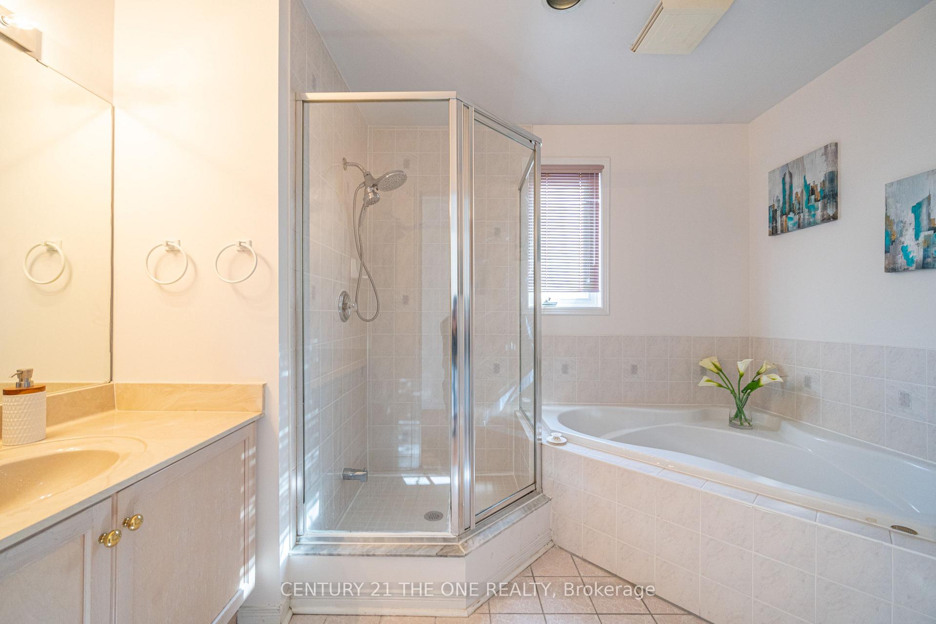 4 Bedrooms Condo at 28 Rosebank, Toronto For sale