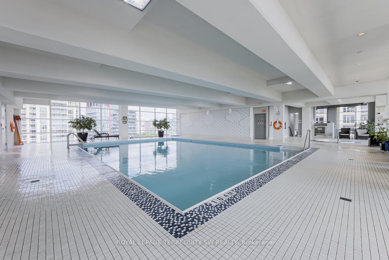 2 Bedrooms Condo at 618 A Fleet, Toronto For sale