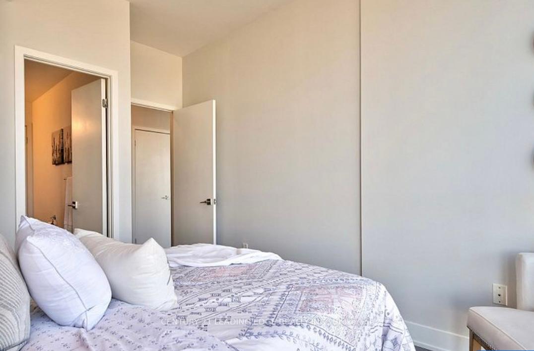 2 Bedrooms Condo at 2908 Hwy 7, Vaughan For sale