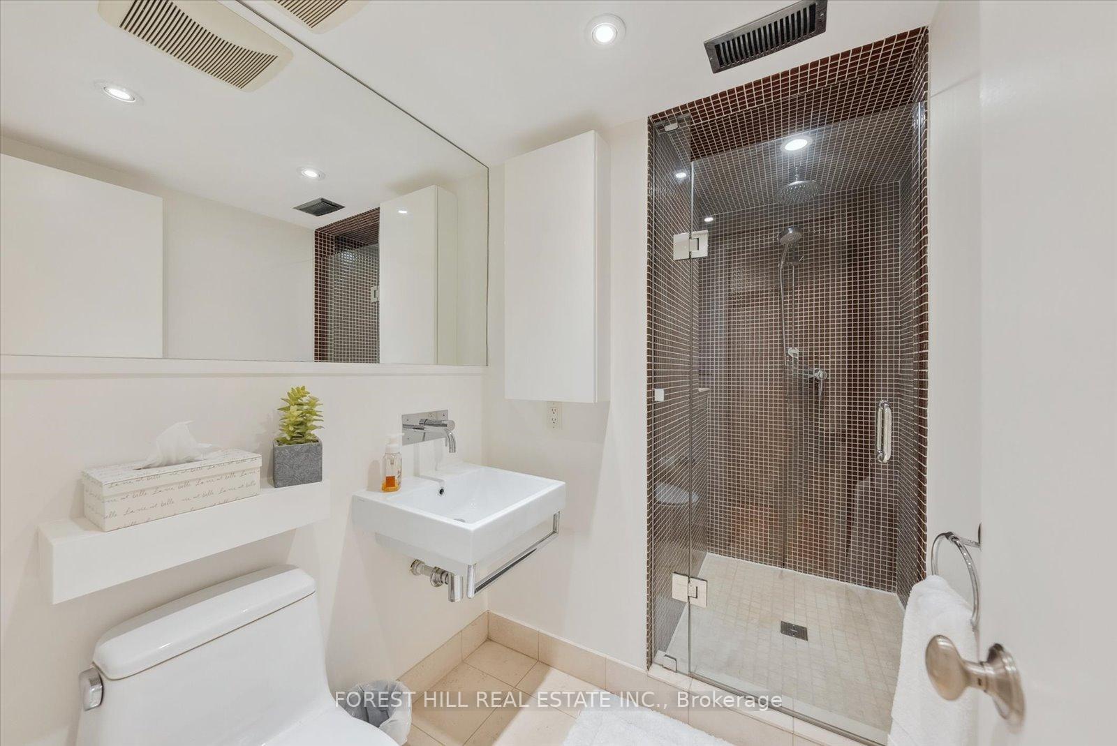 3 Bedrooms Condo at 10 Buller, Toronto For sale