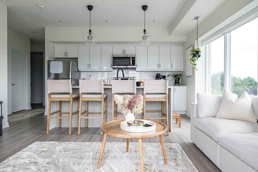 2 Bedrooms Condo at 16 Markle,  Hamilton For sale