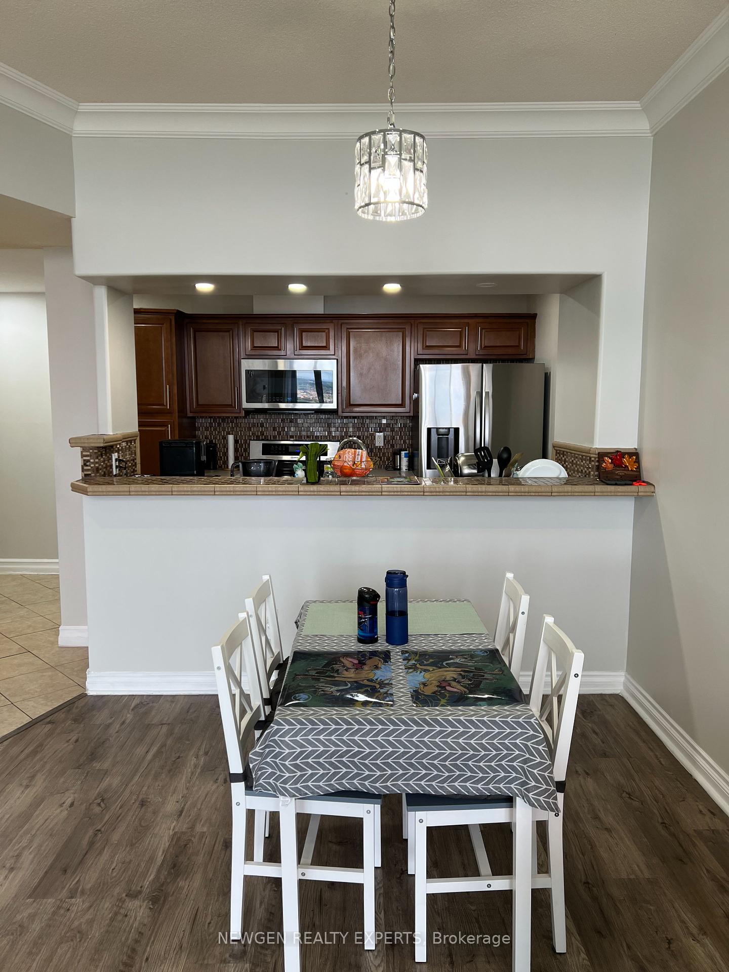 3 Bedrooms Condo at 550 Webb, Mississauga For sale