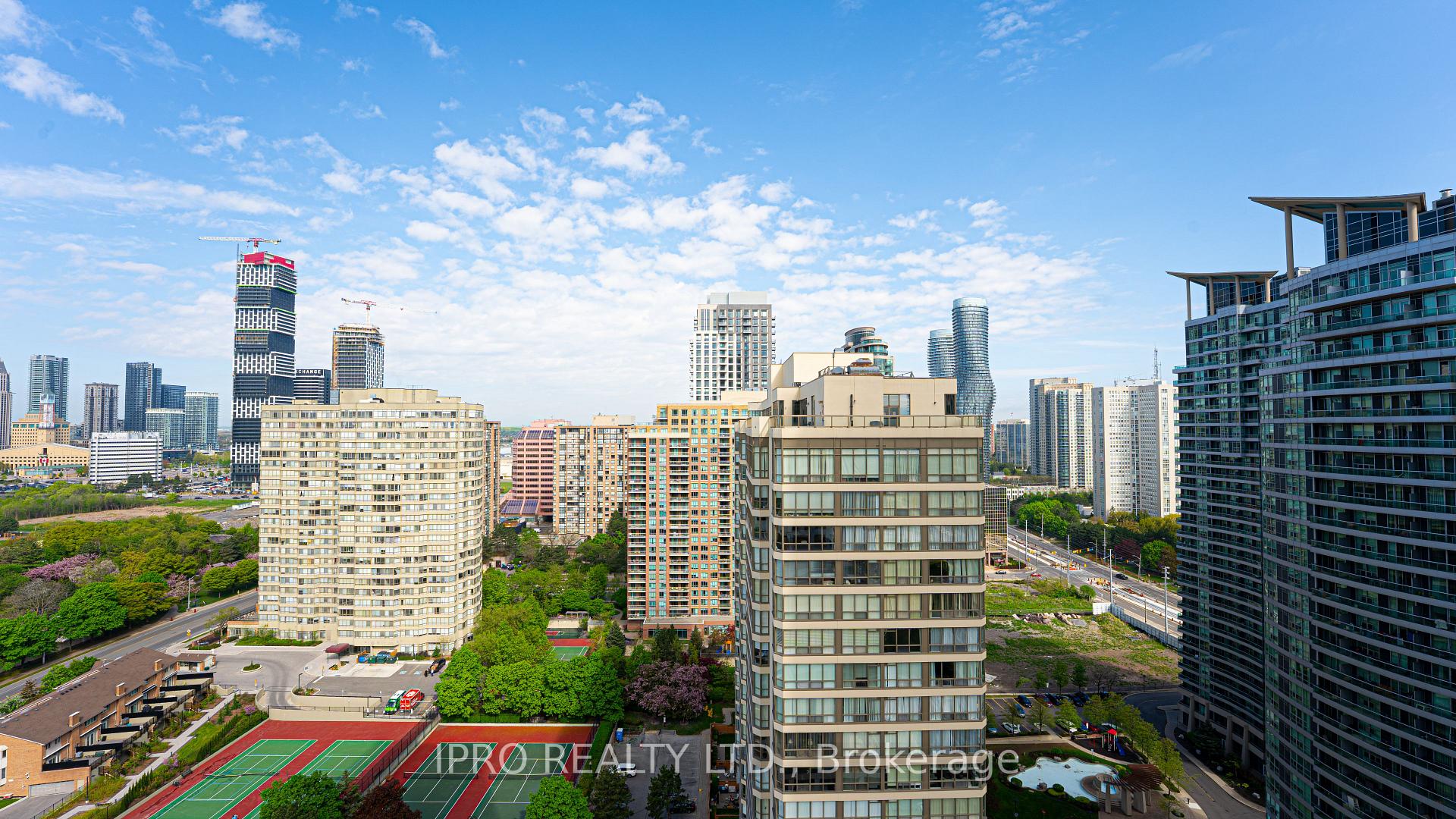 2 Bedrooms Condo at 36 Elm Dr W, Mississauga For sale