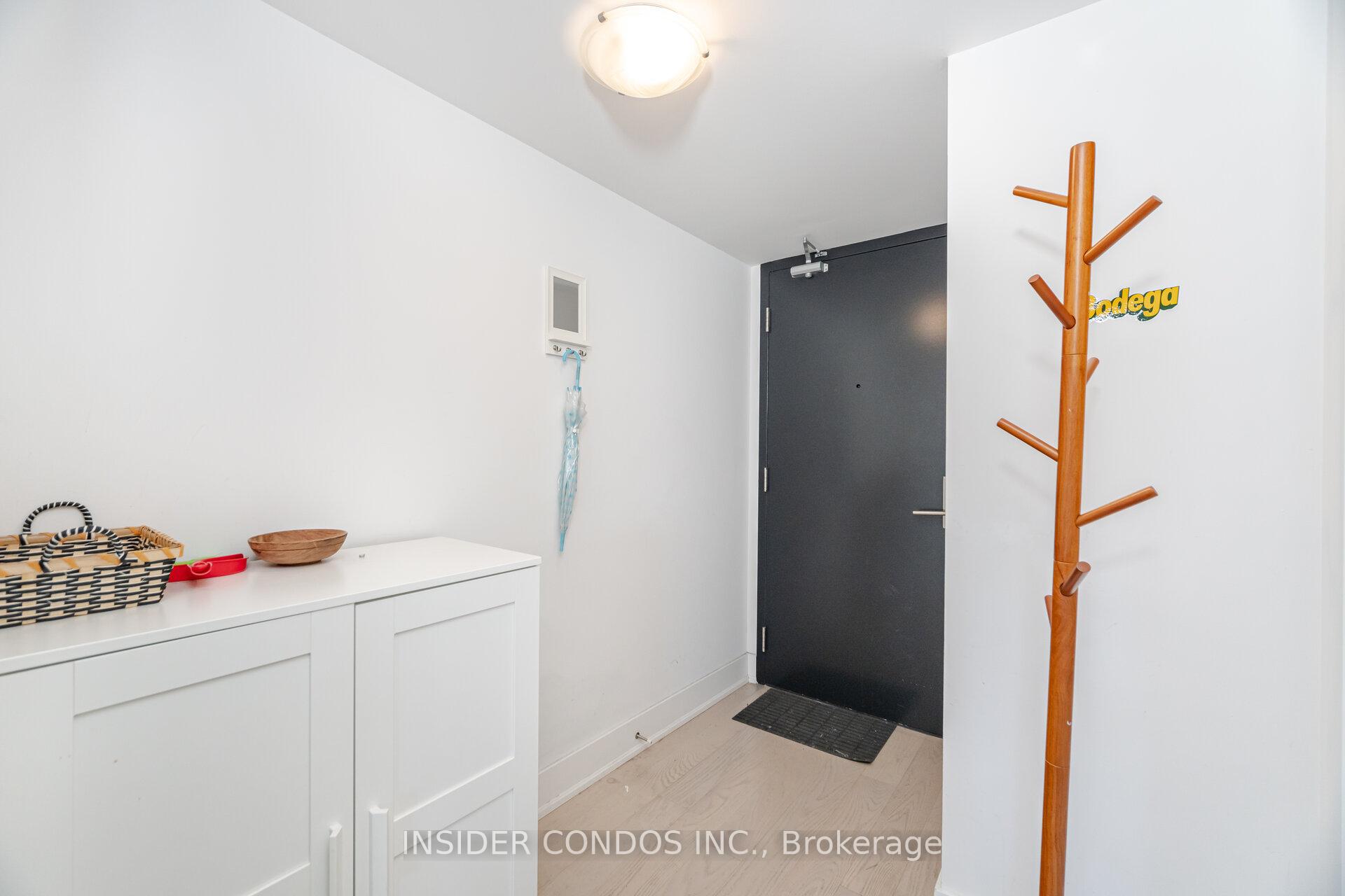 2 Bedrooms Condo at 955 Bay, Toronto For sale