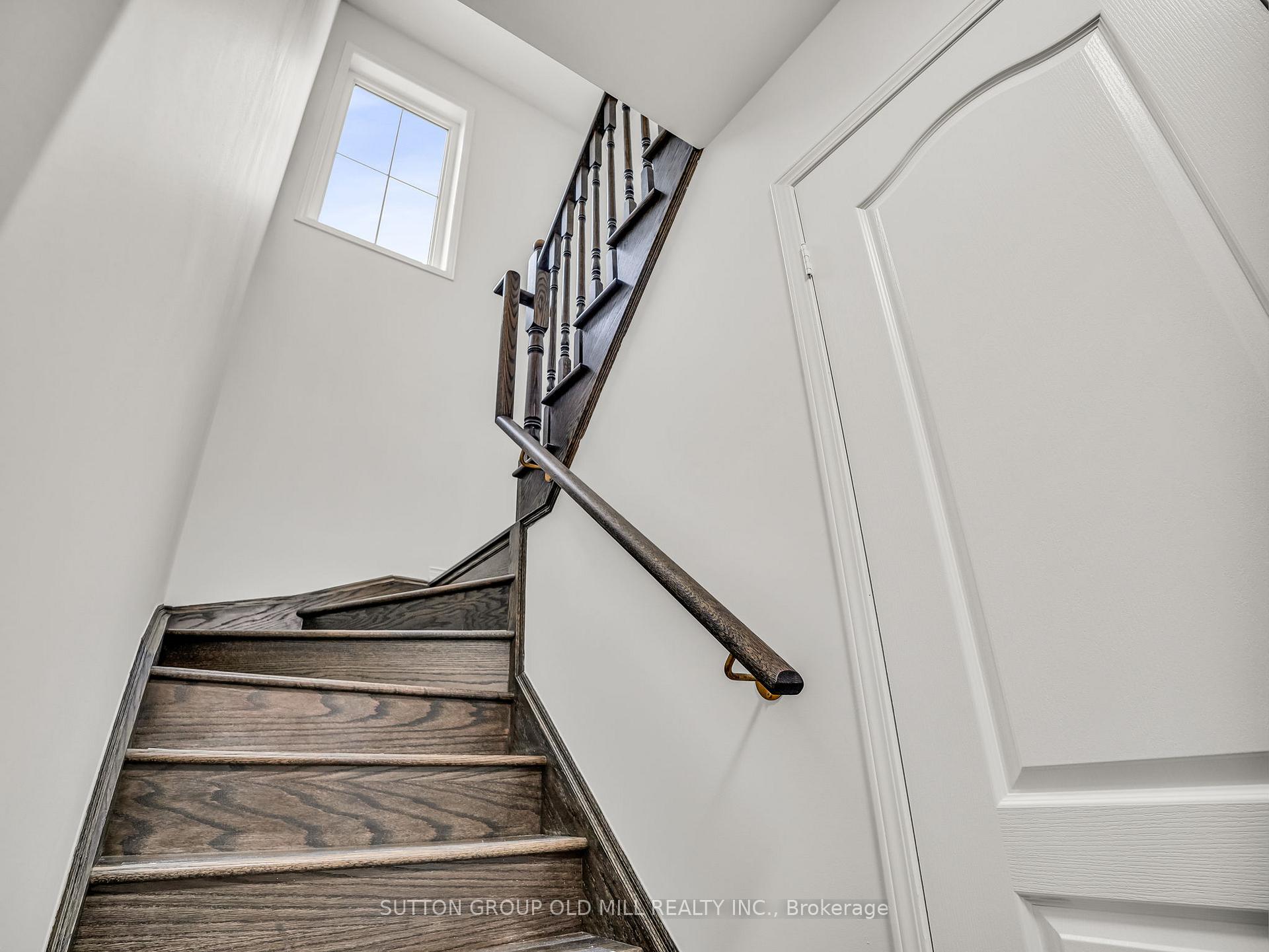 2 Bedrooms Condo at 43 Hays, Oakville For sale