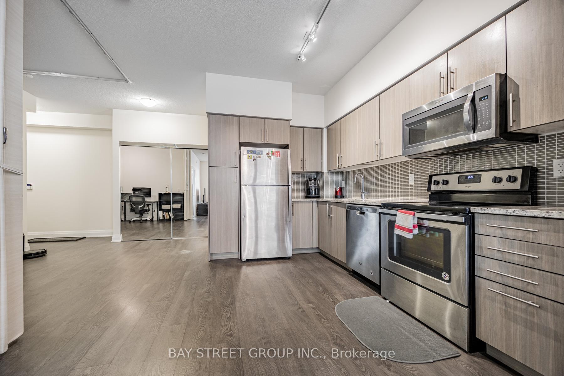 2 Bedrooms Condo at 55 Speers, Oakville For sale