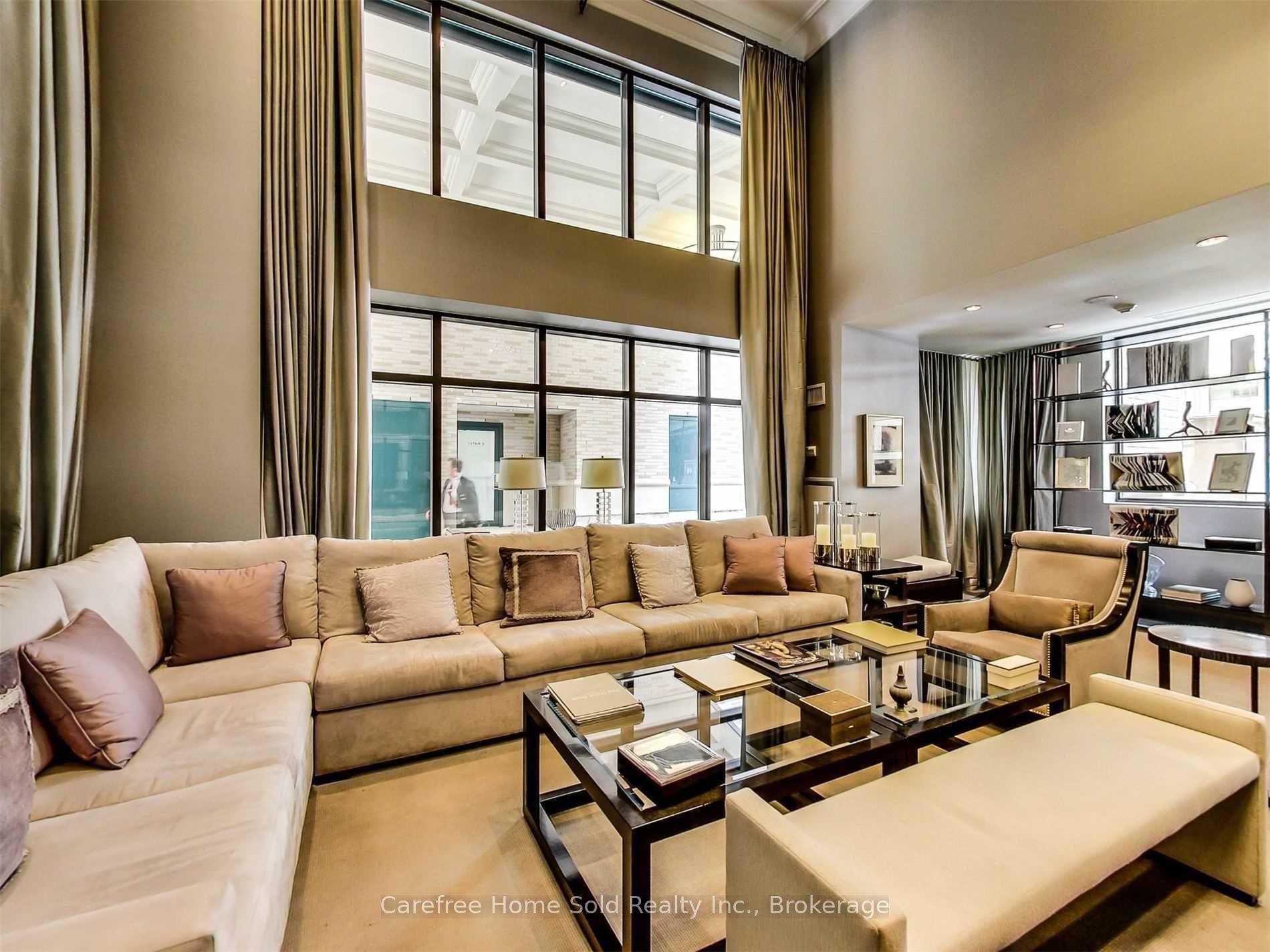 2 Bedrooms Condo at 35 Hayden, Toronto For sale